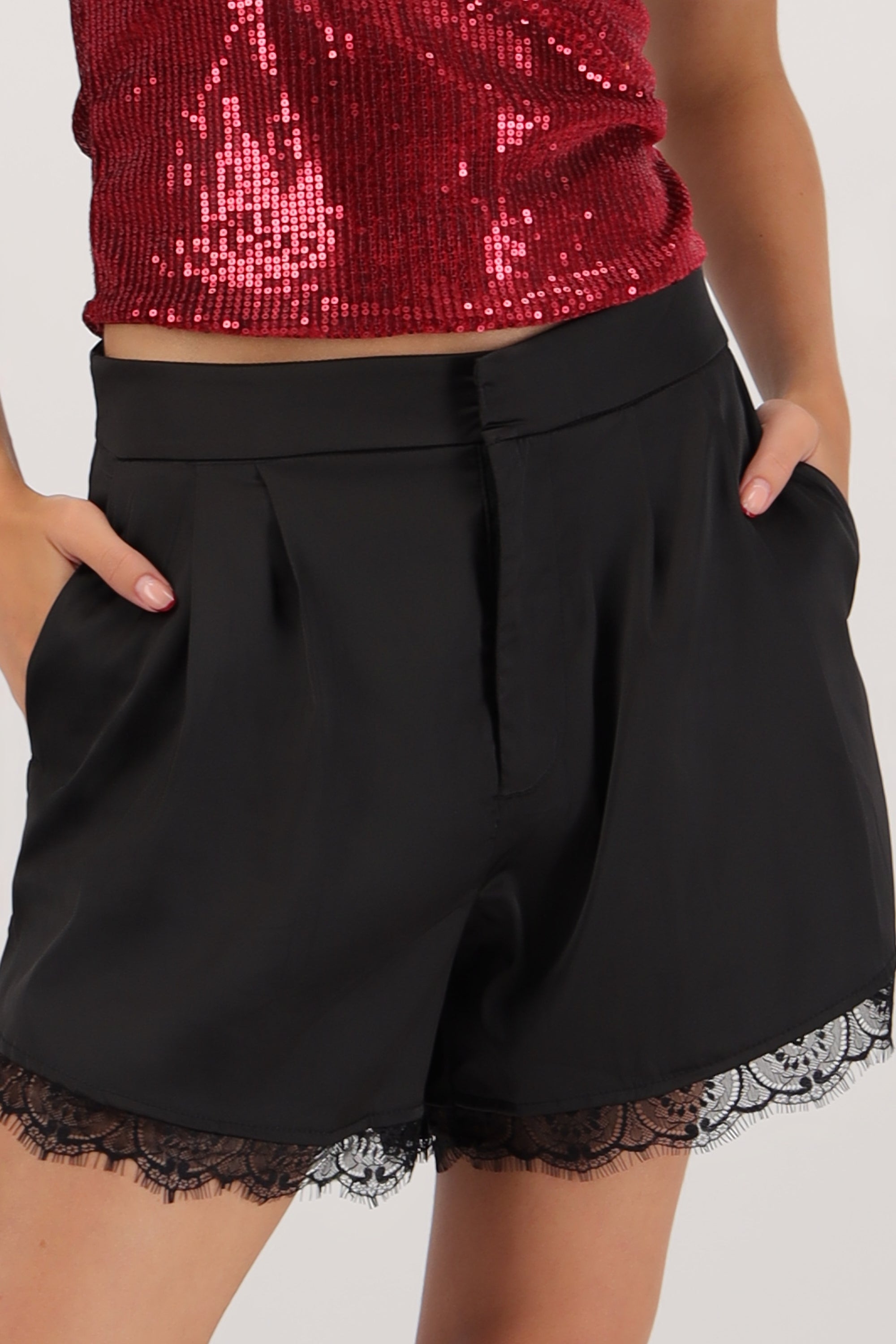 Short satin detalle encaje NEGRO