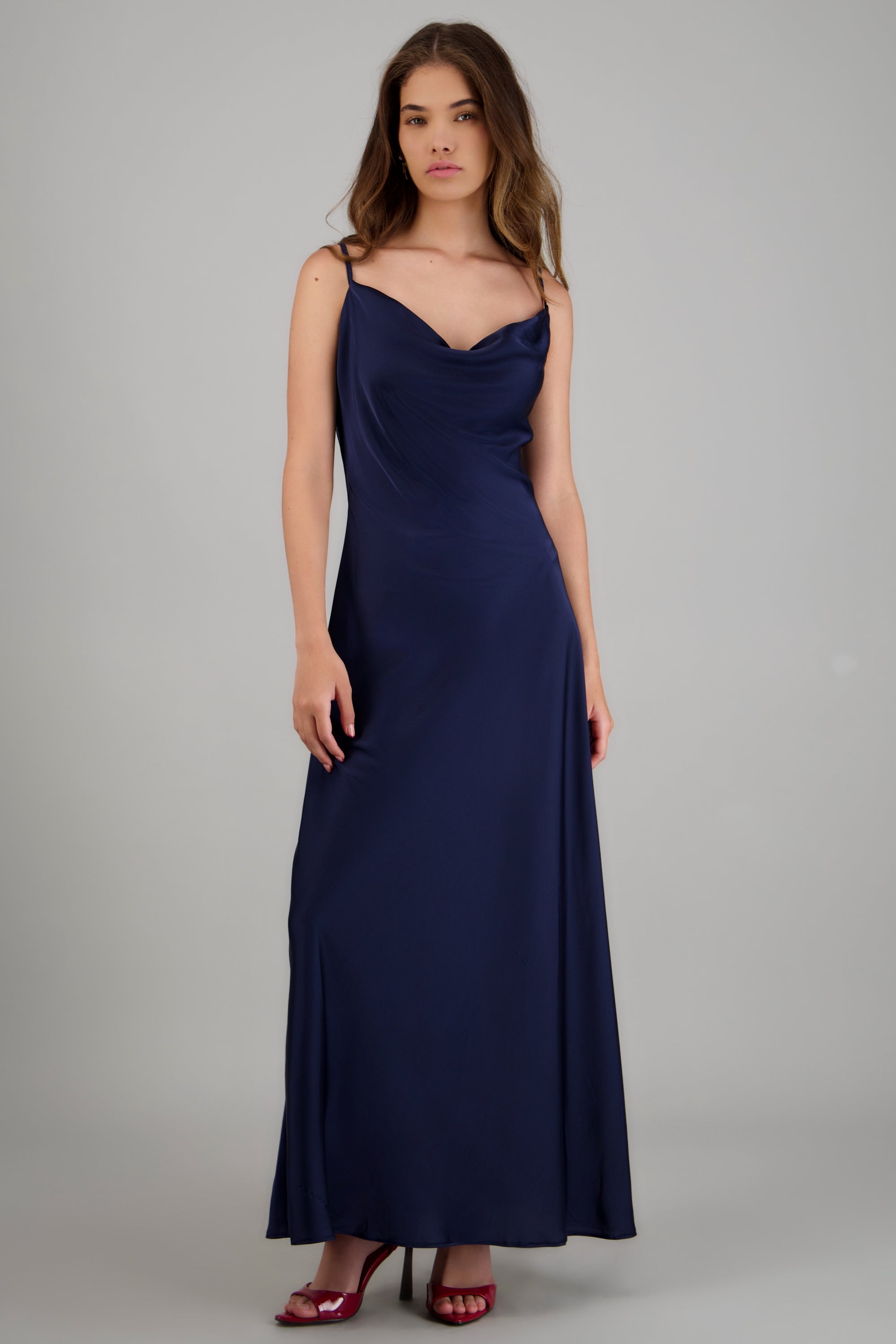 Vestido satin maxi sin mangas escote cascada MARINO