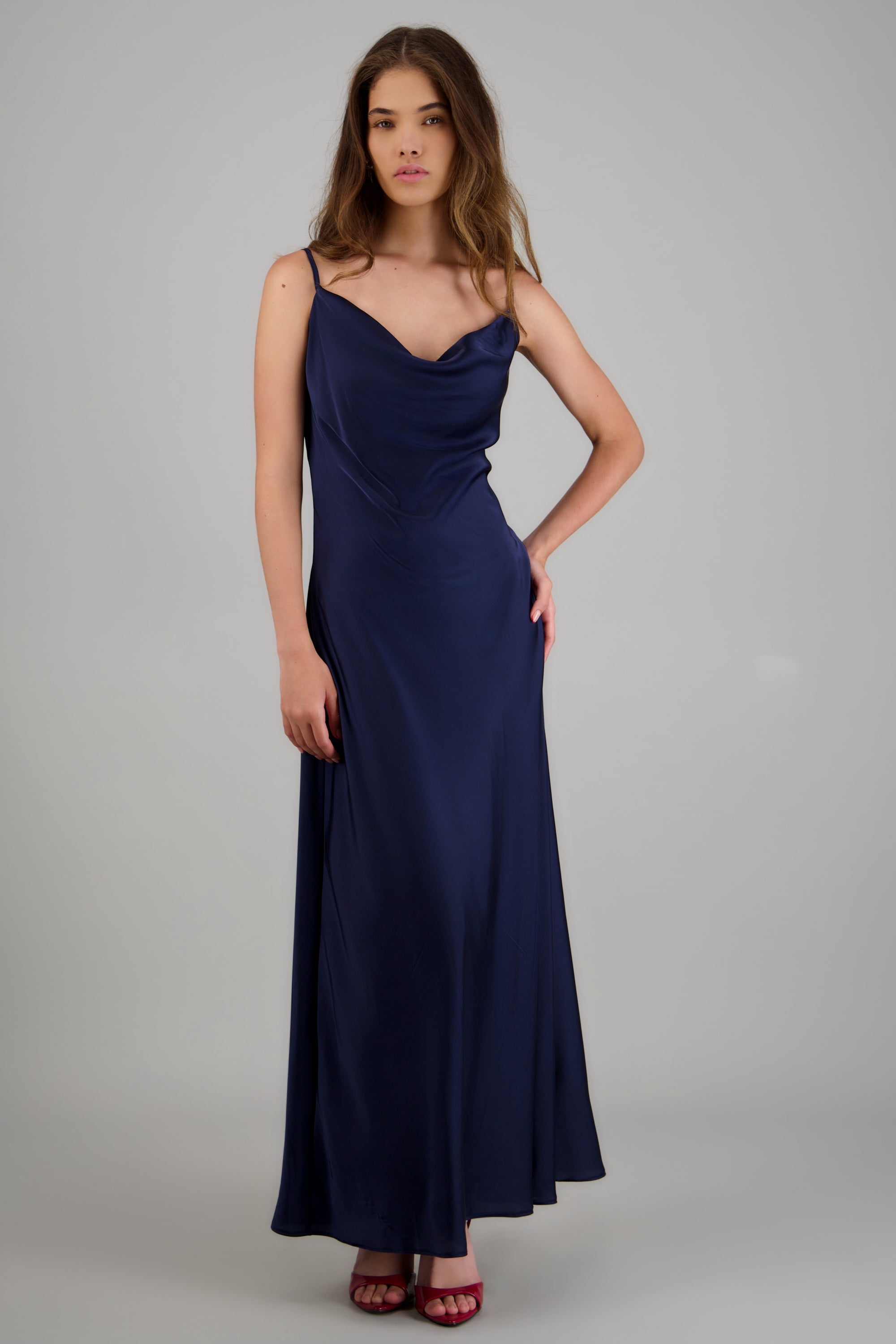 Vestido satin maxi sin mangas escote cascada MARINO