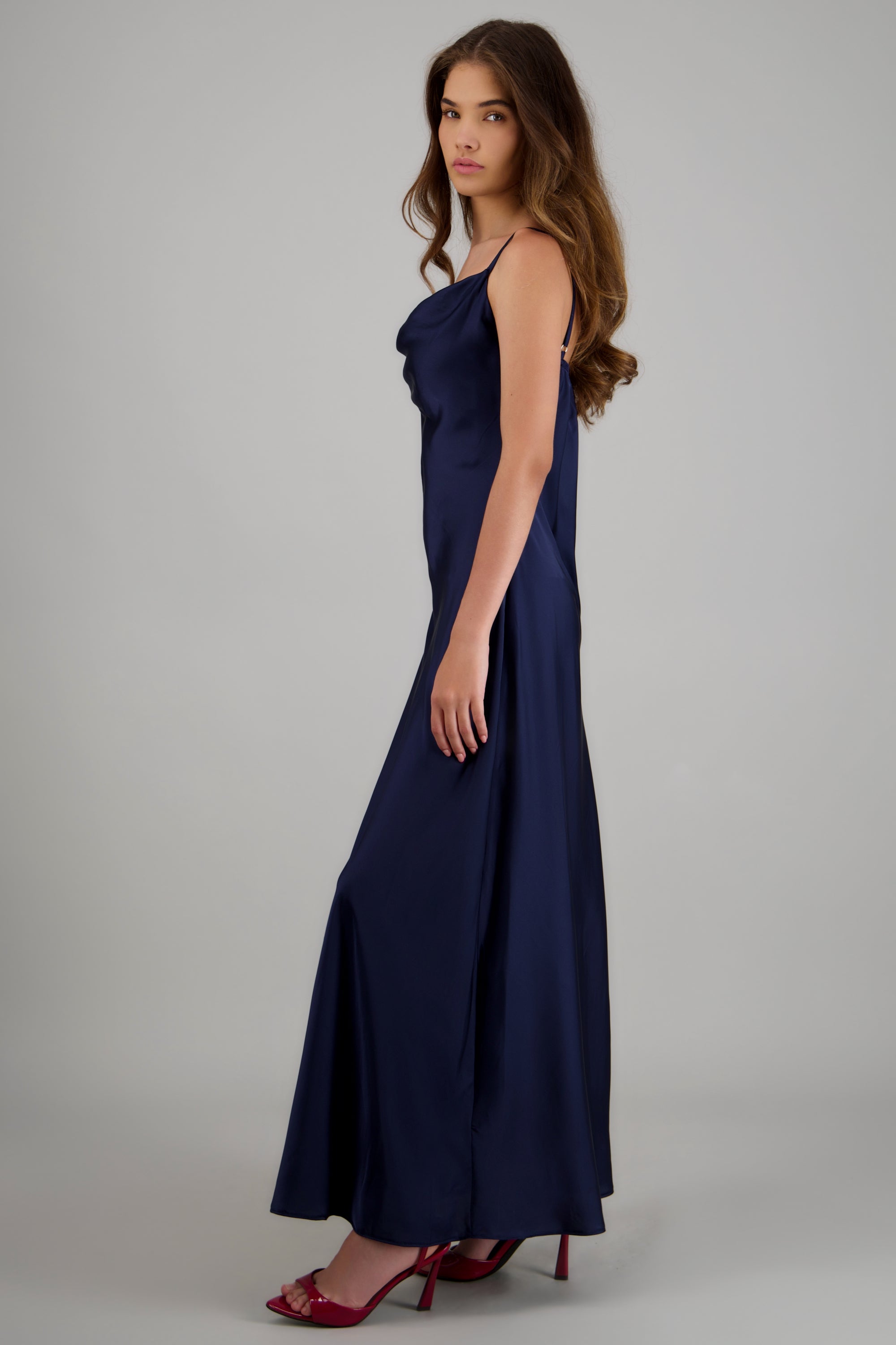Vestido satin maxi sin mangas escote cascada MARINO
