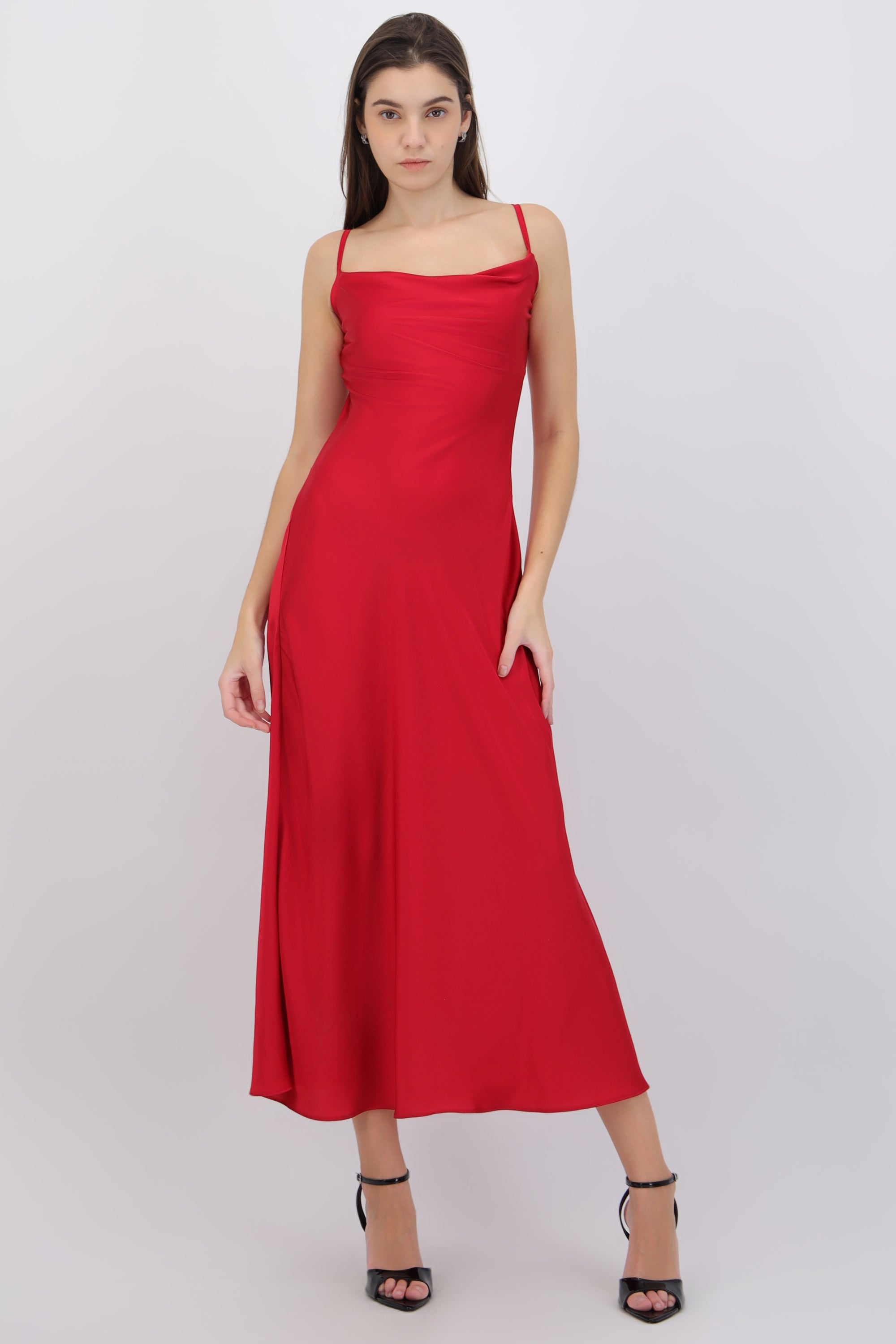 Vestido satin maxi sin mangas escote cascada
