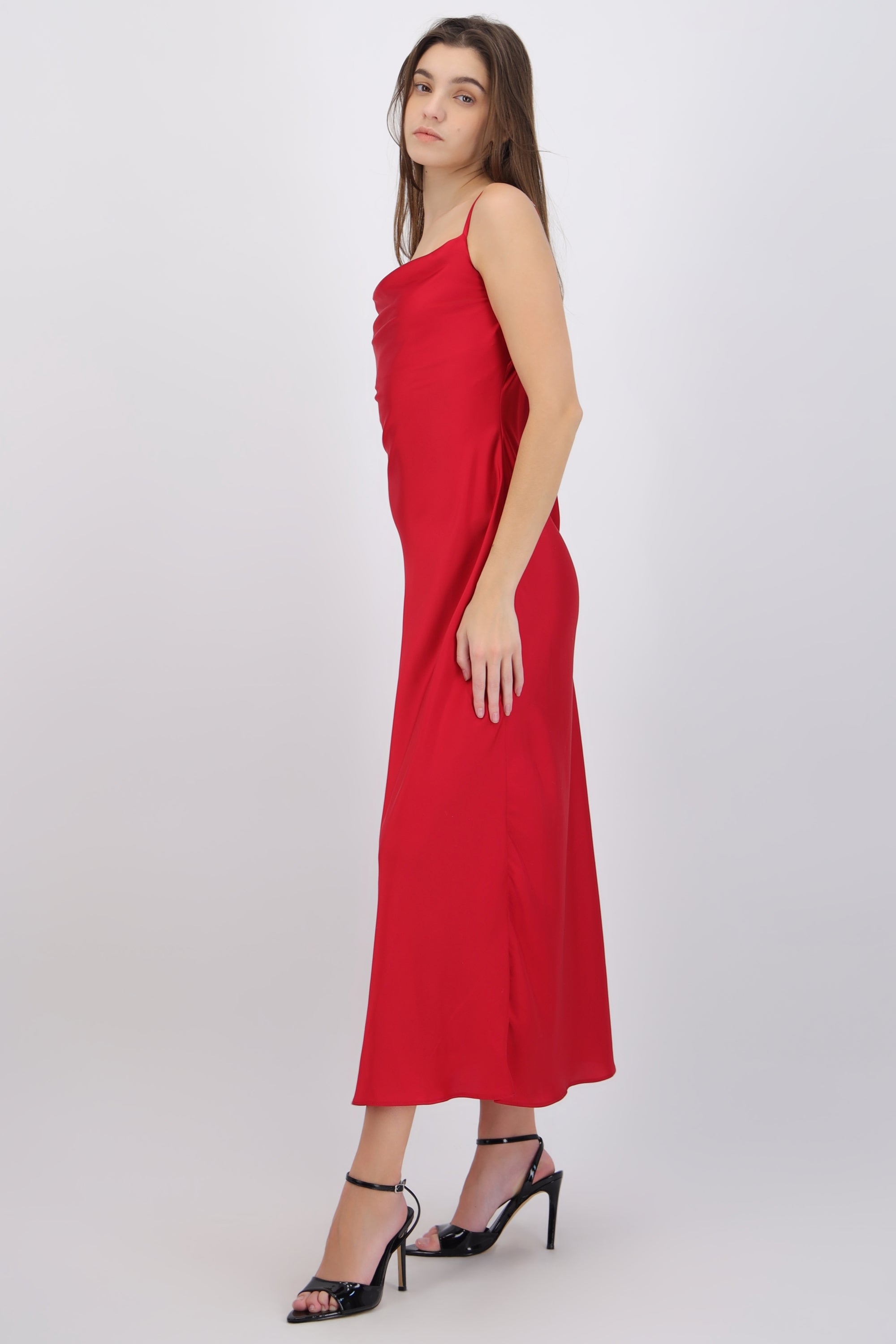 Vestido satin maxi sin mangas escote cascada