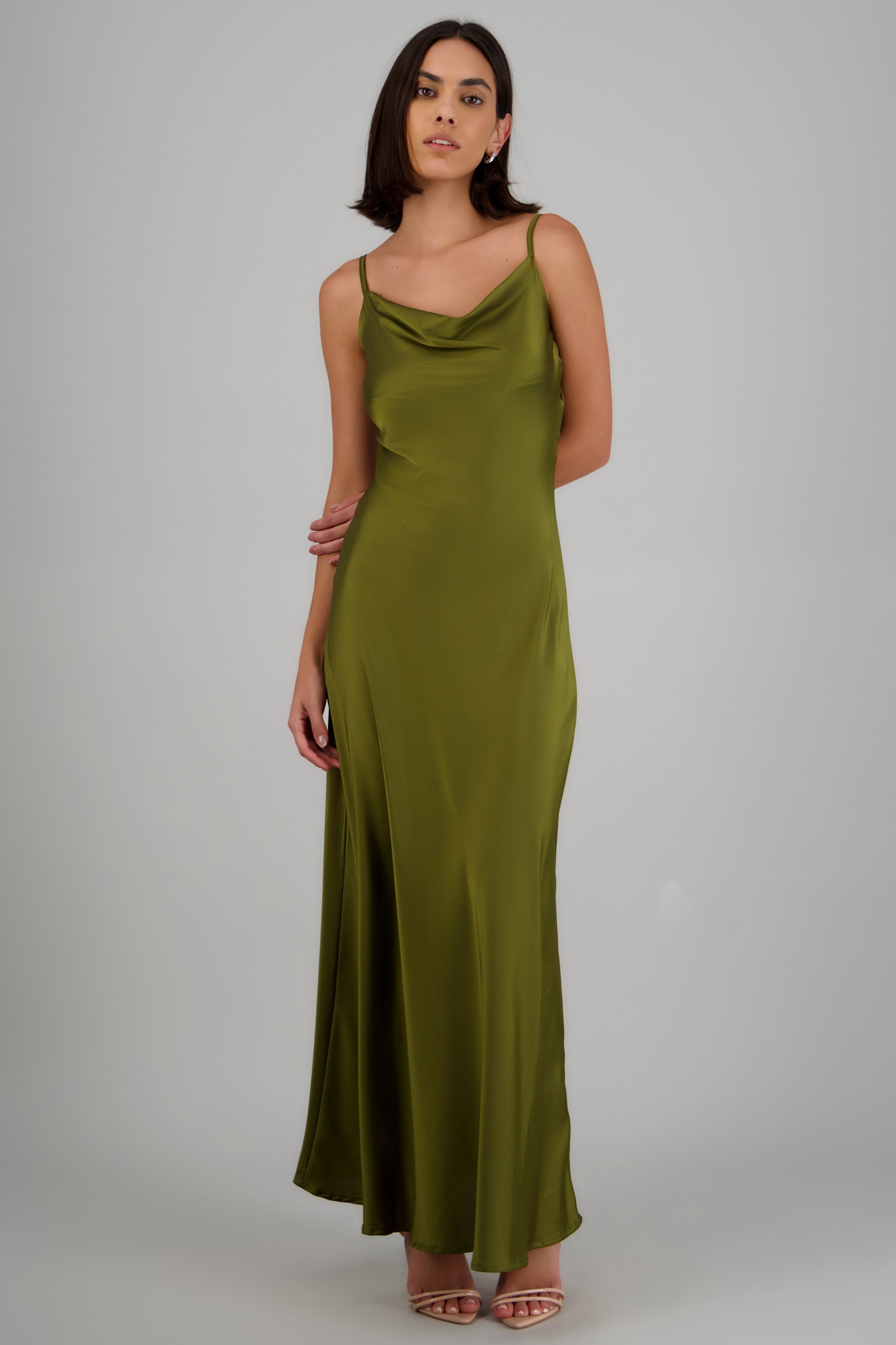 Vestido satin maxi sin mangas escote cascada OLIVO