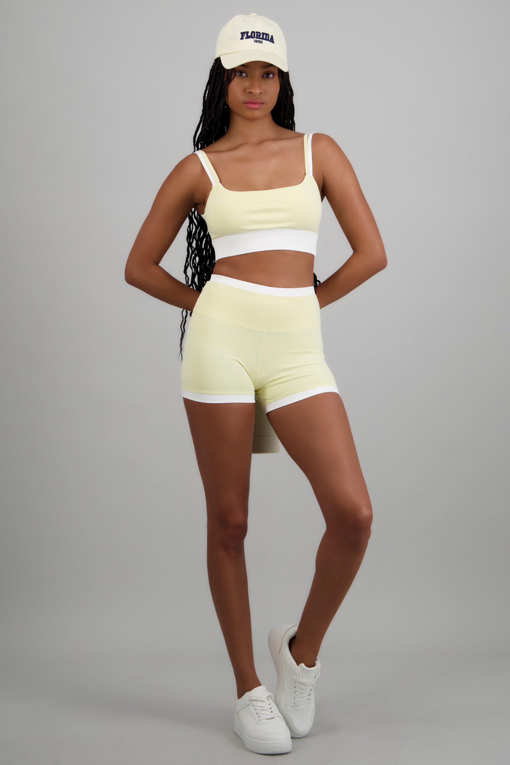 Short deportivo con contraste AMARILLO PASTEL