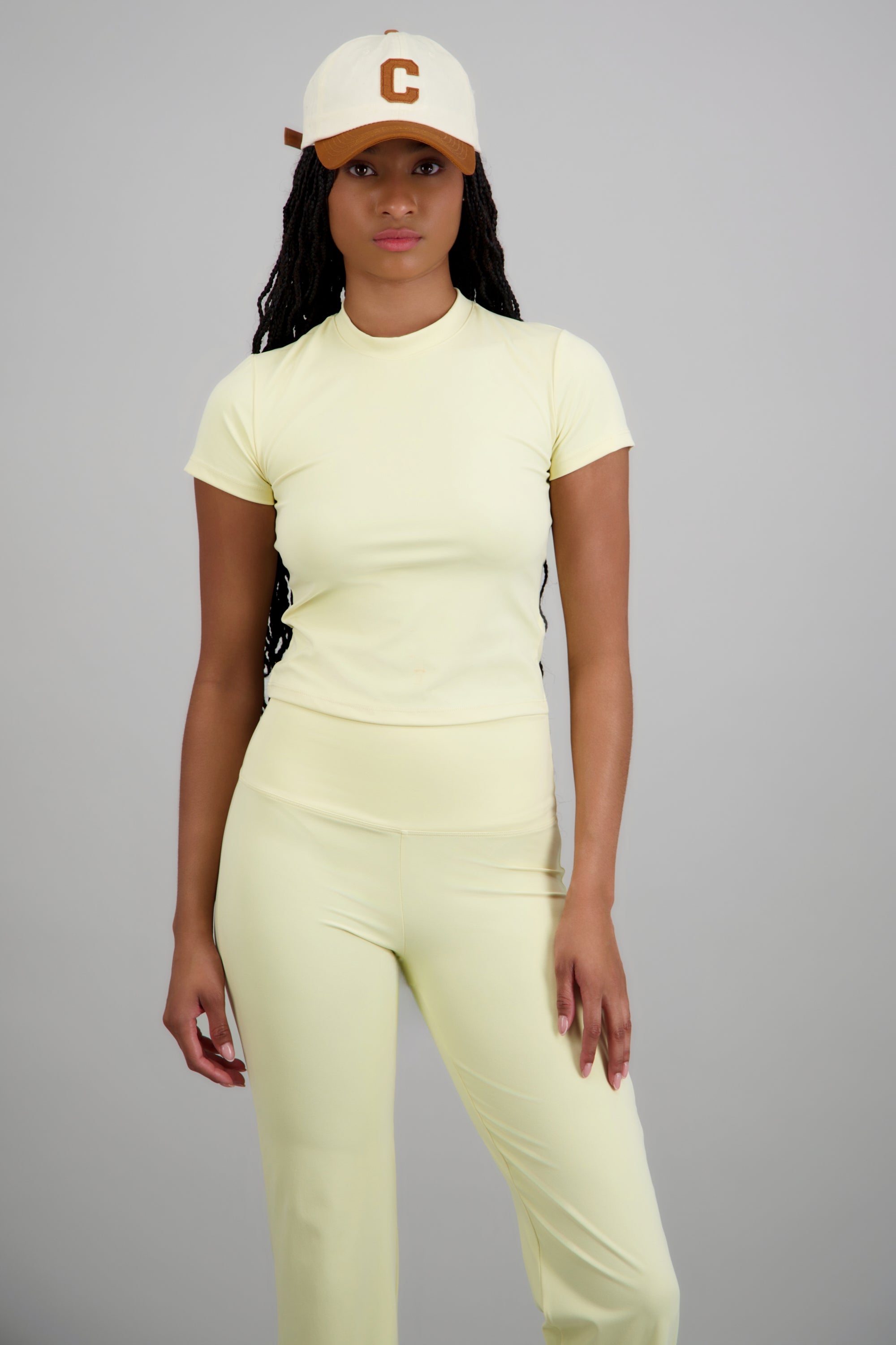 Playera deportiva manga corta lisa AMARILLO PASTEL