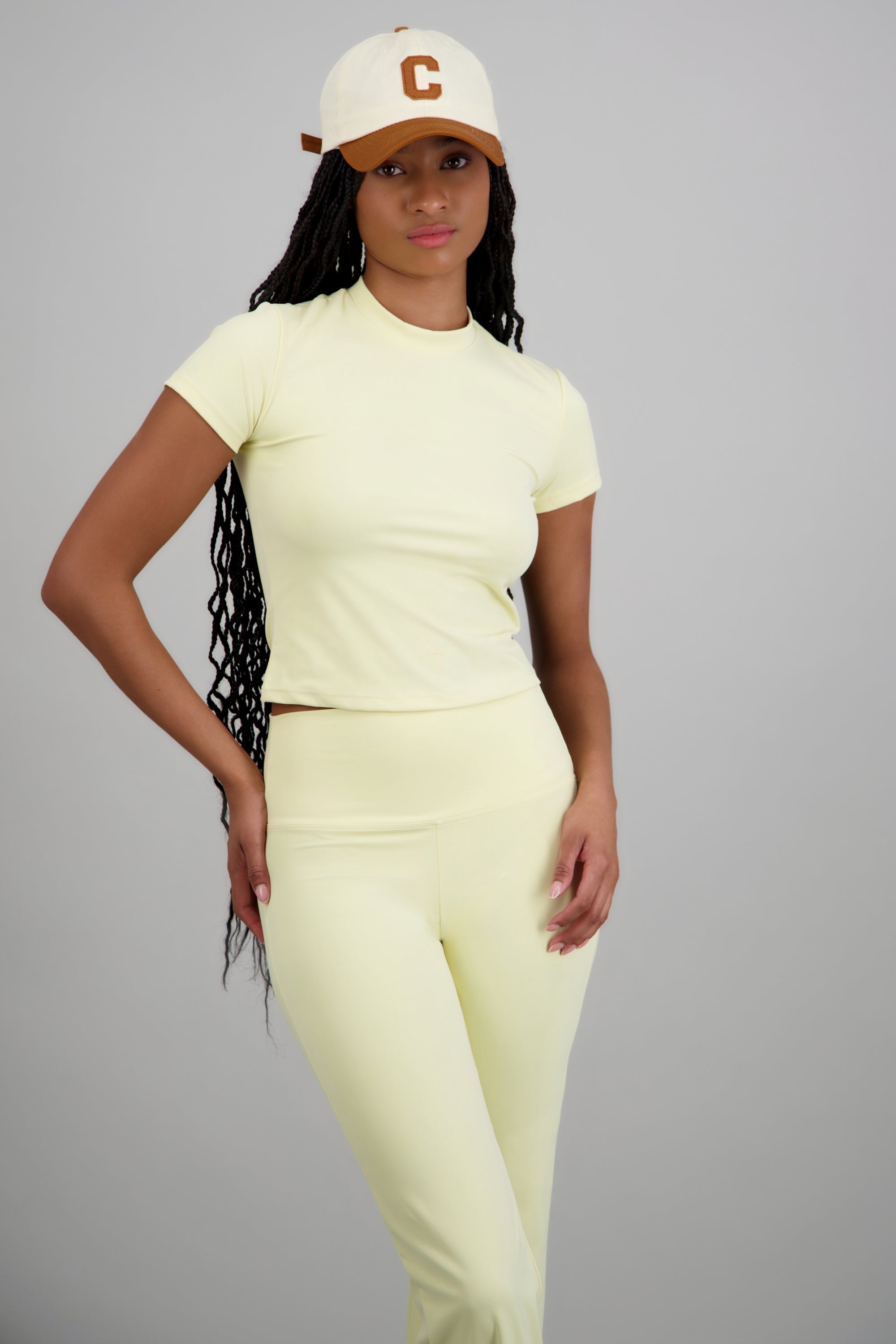 Playera deportiva manga corta lisa AMARILLO PASTEL