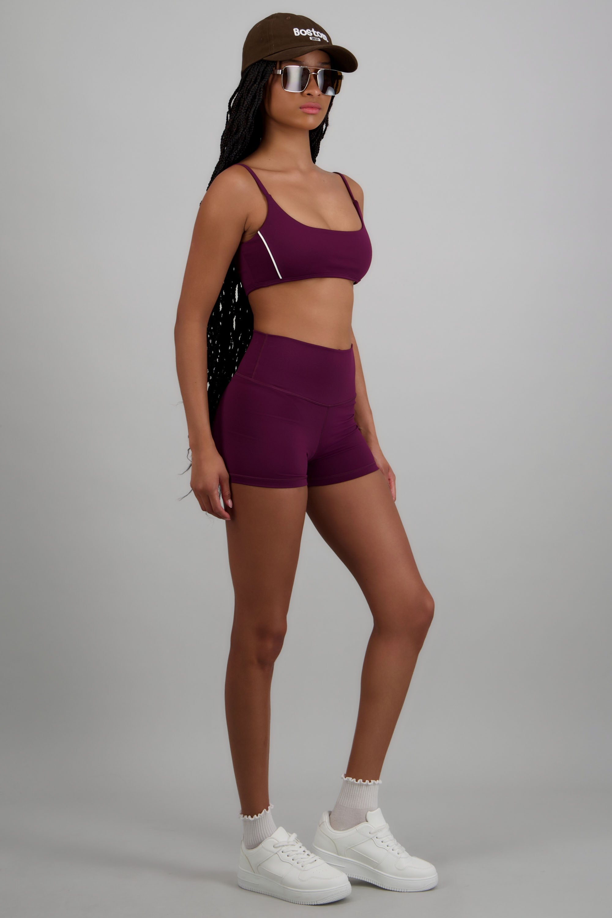 Short deportivo liso CIRUELA