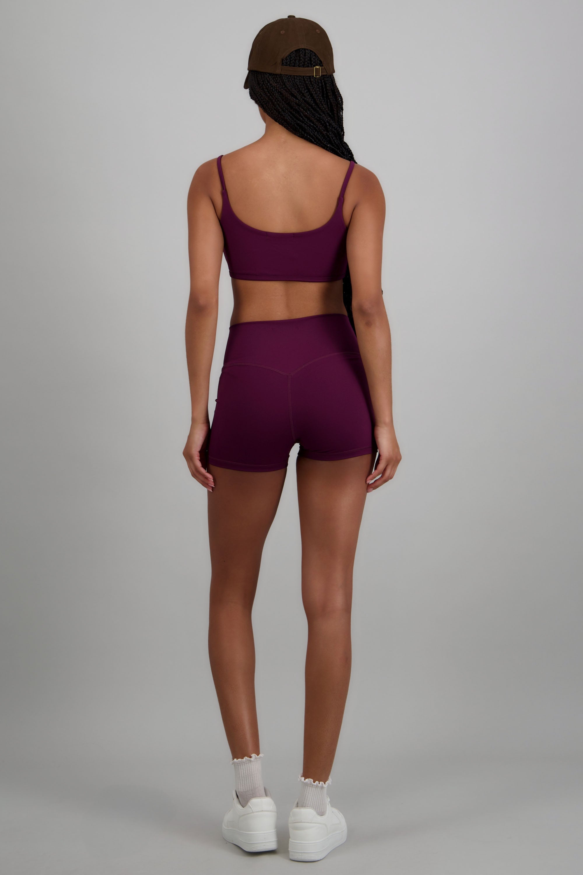 Short deportivo liso CIRUELA