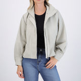 Trench coat corta detalle cintura