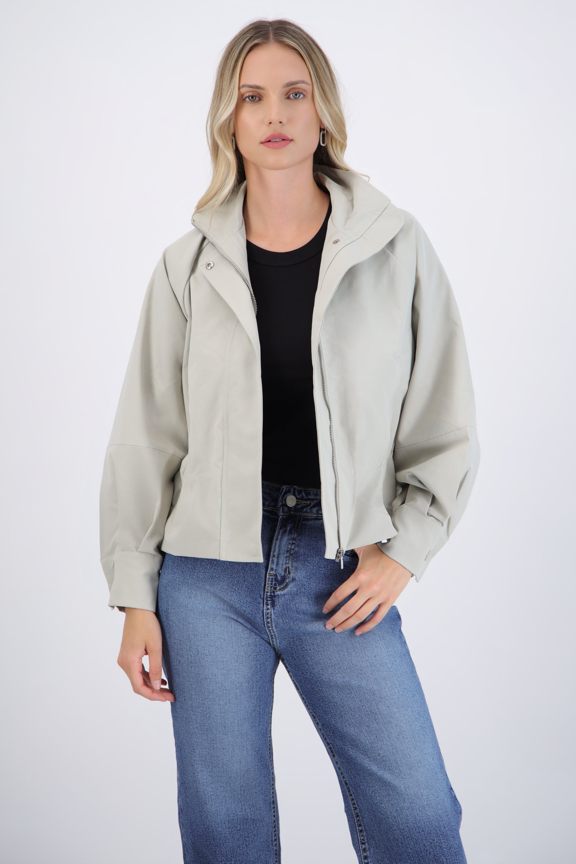 Trench coat corta detalle cintura