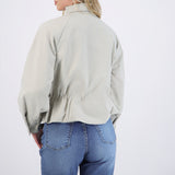 Trench coat corta detalle cintura