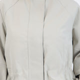 Trench coat corta detalle cintura