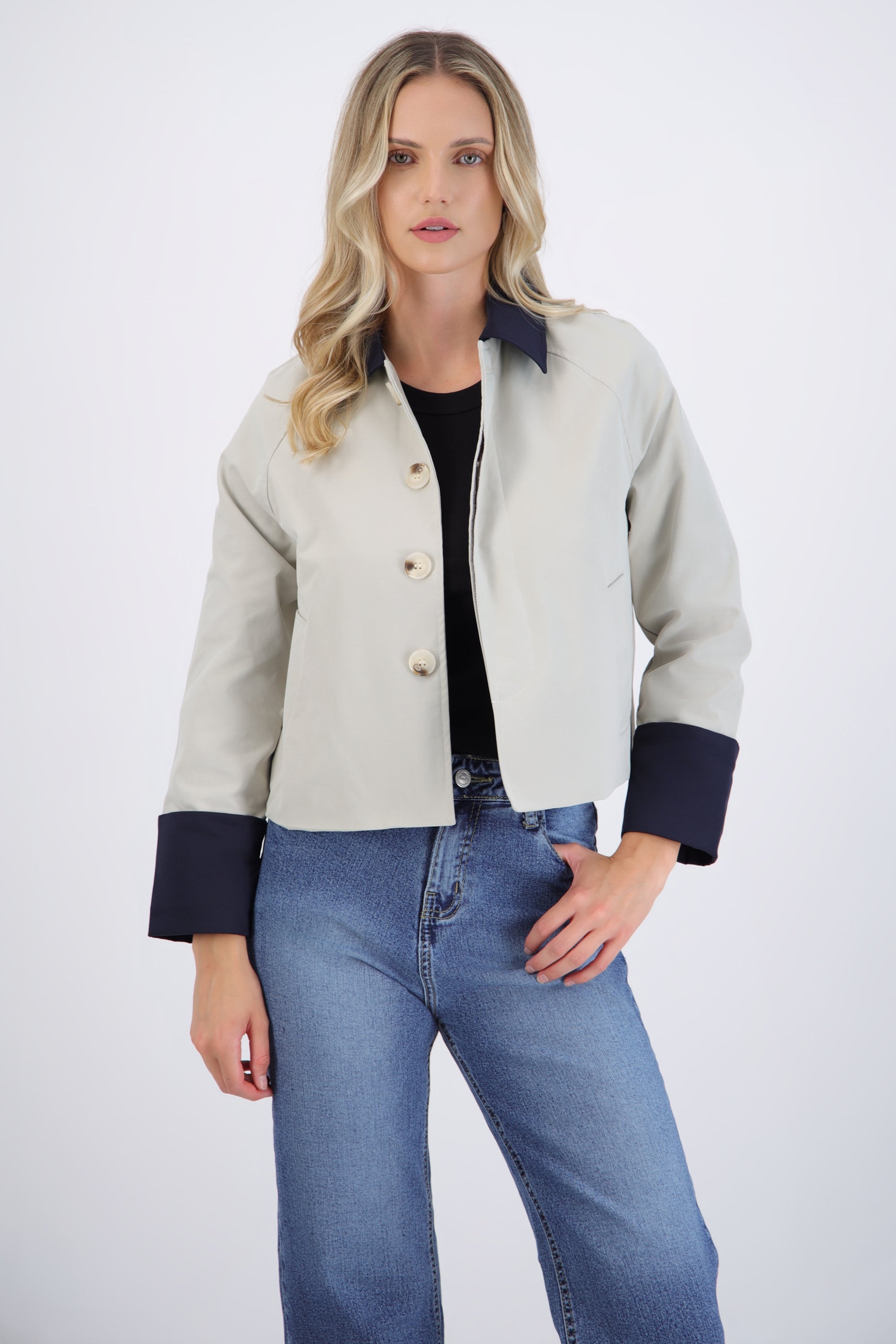 Trenchcoat detalle contraste