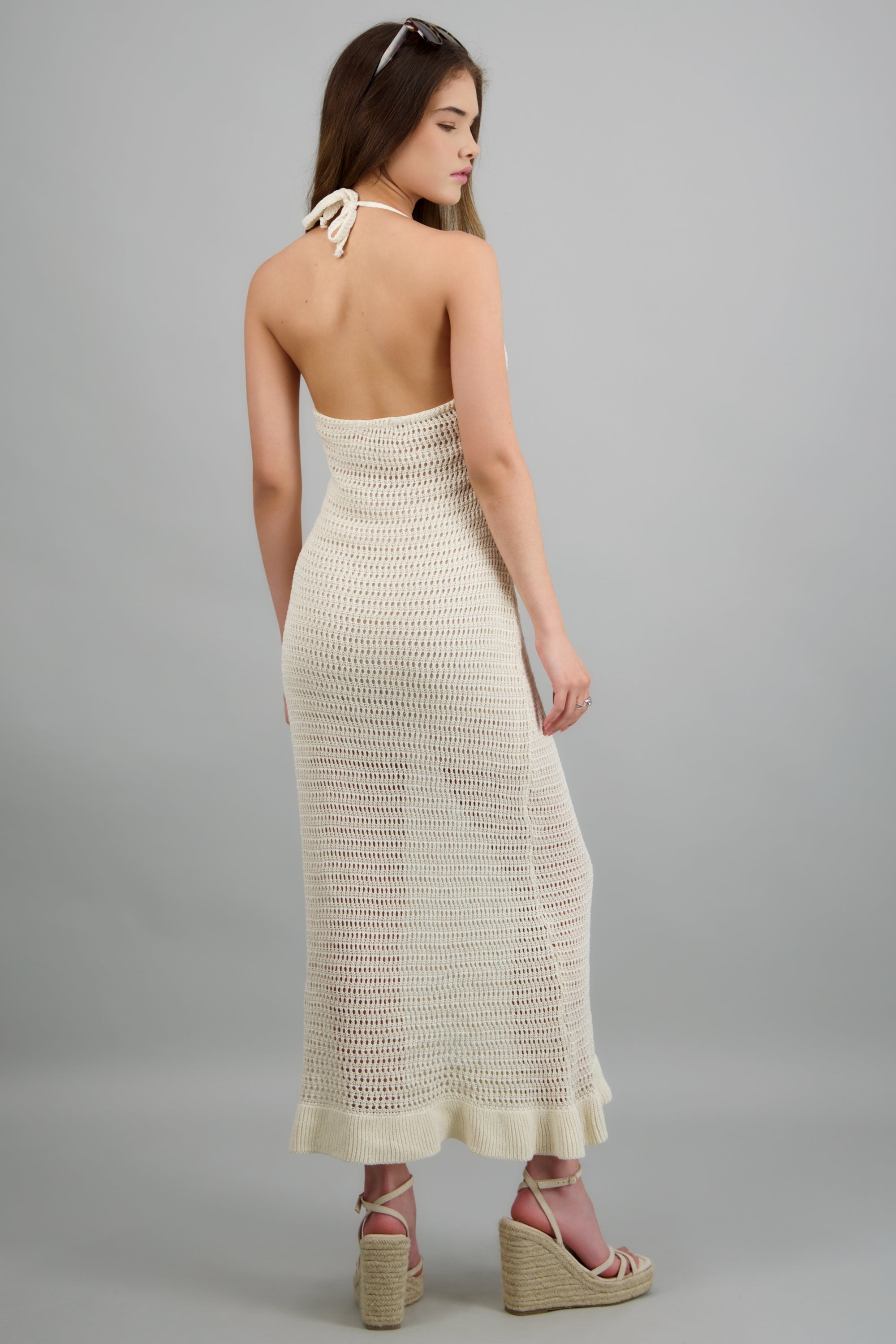 Vestido halter calado detalle olan CREMA