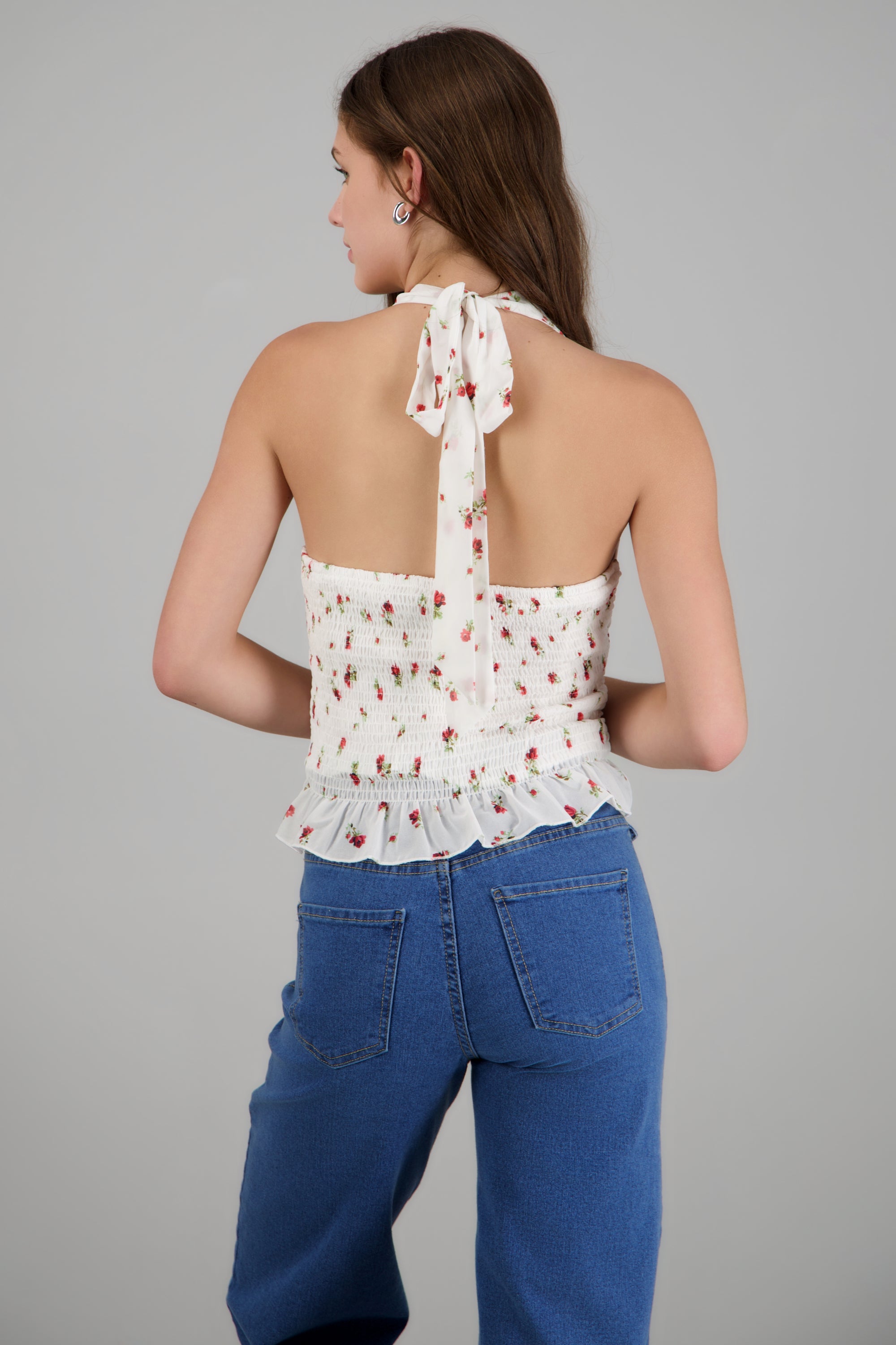 Top halter escote V detalle flores BLANCO COMBO