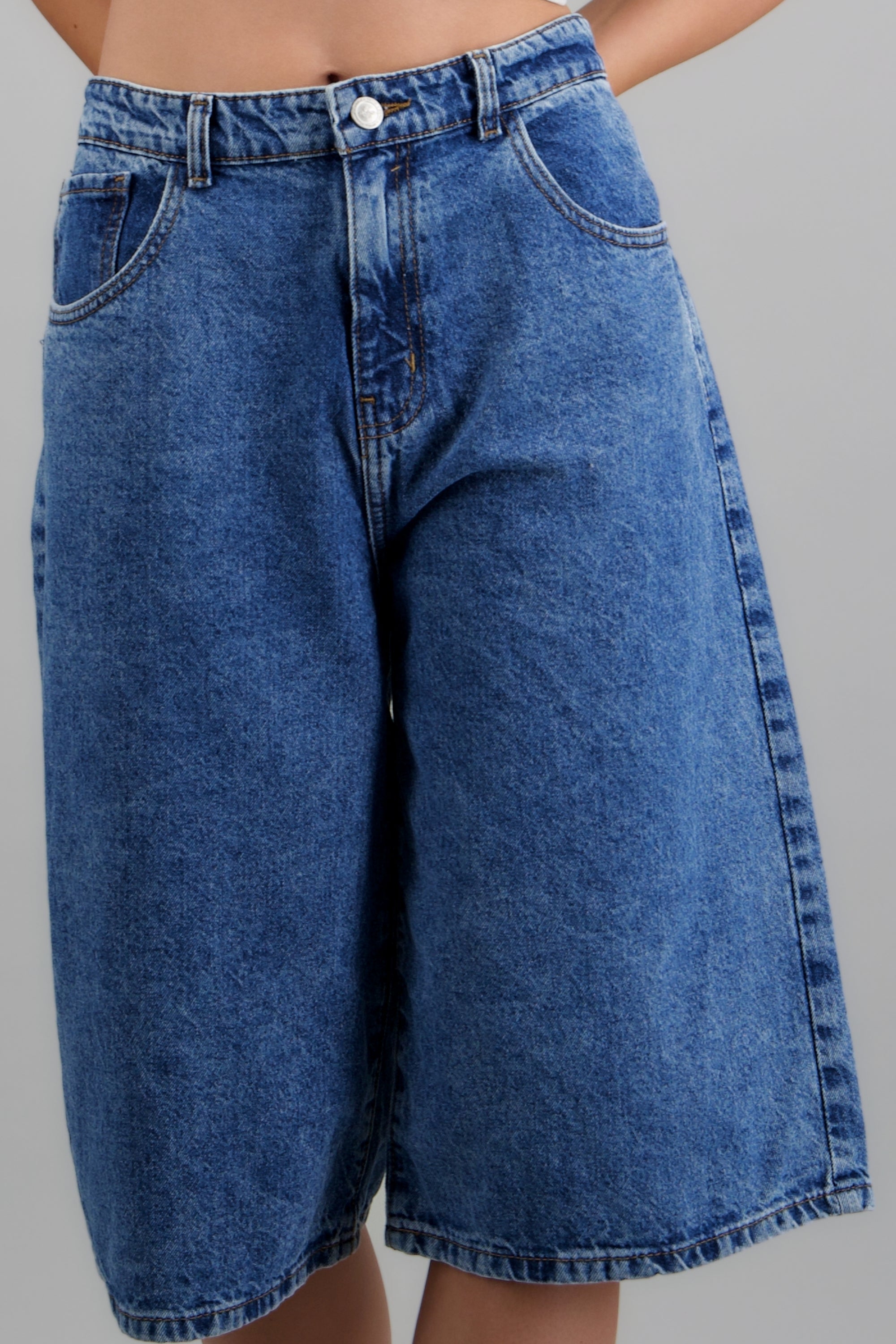 Bermuda denim sencilla MEDIUM WASH