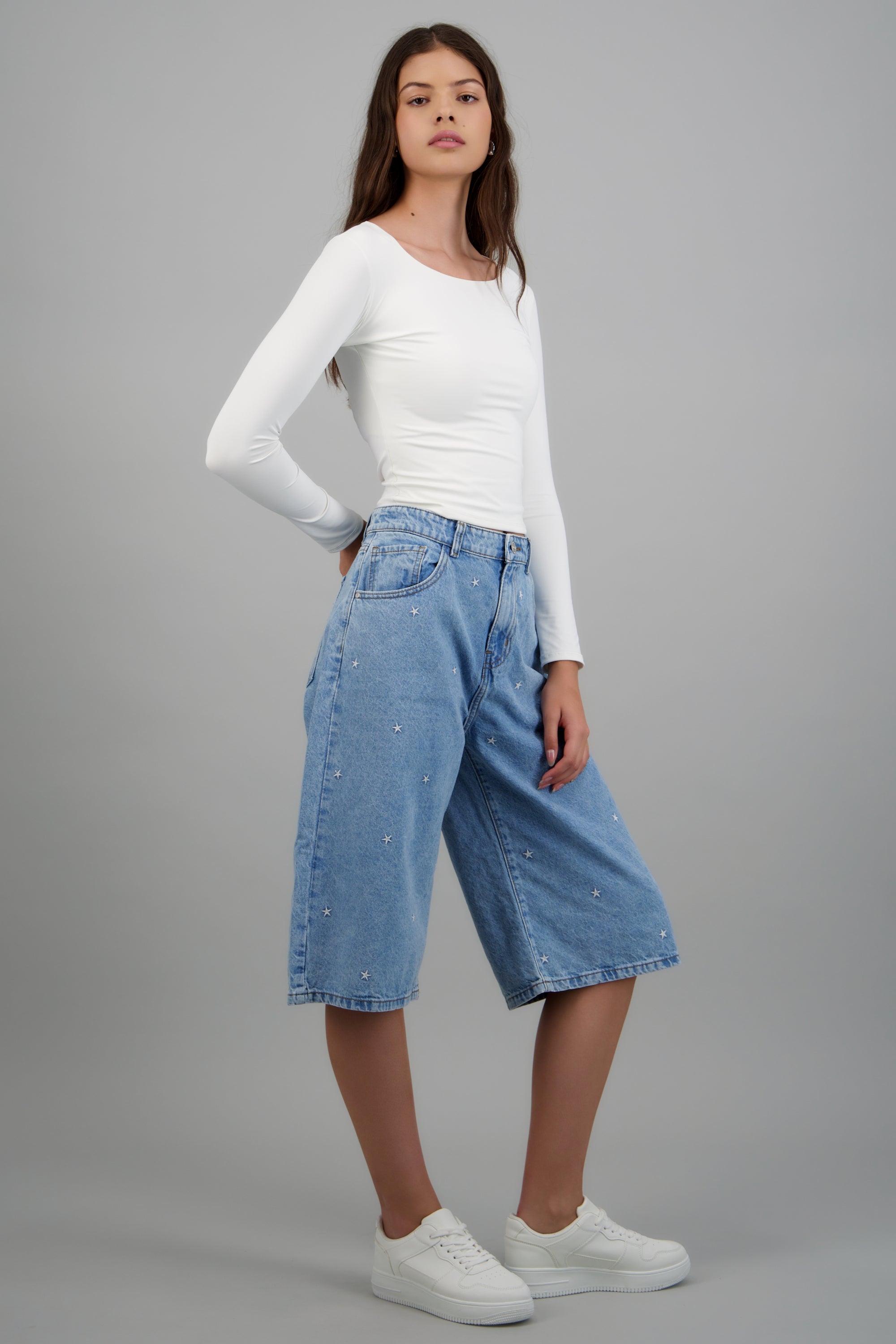 Bermuda denim estrellas bordadas LIGHT WASH