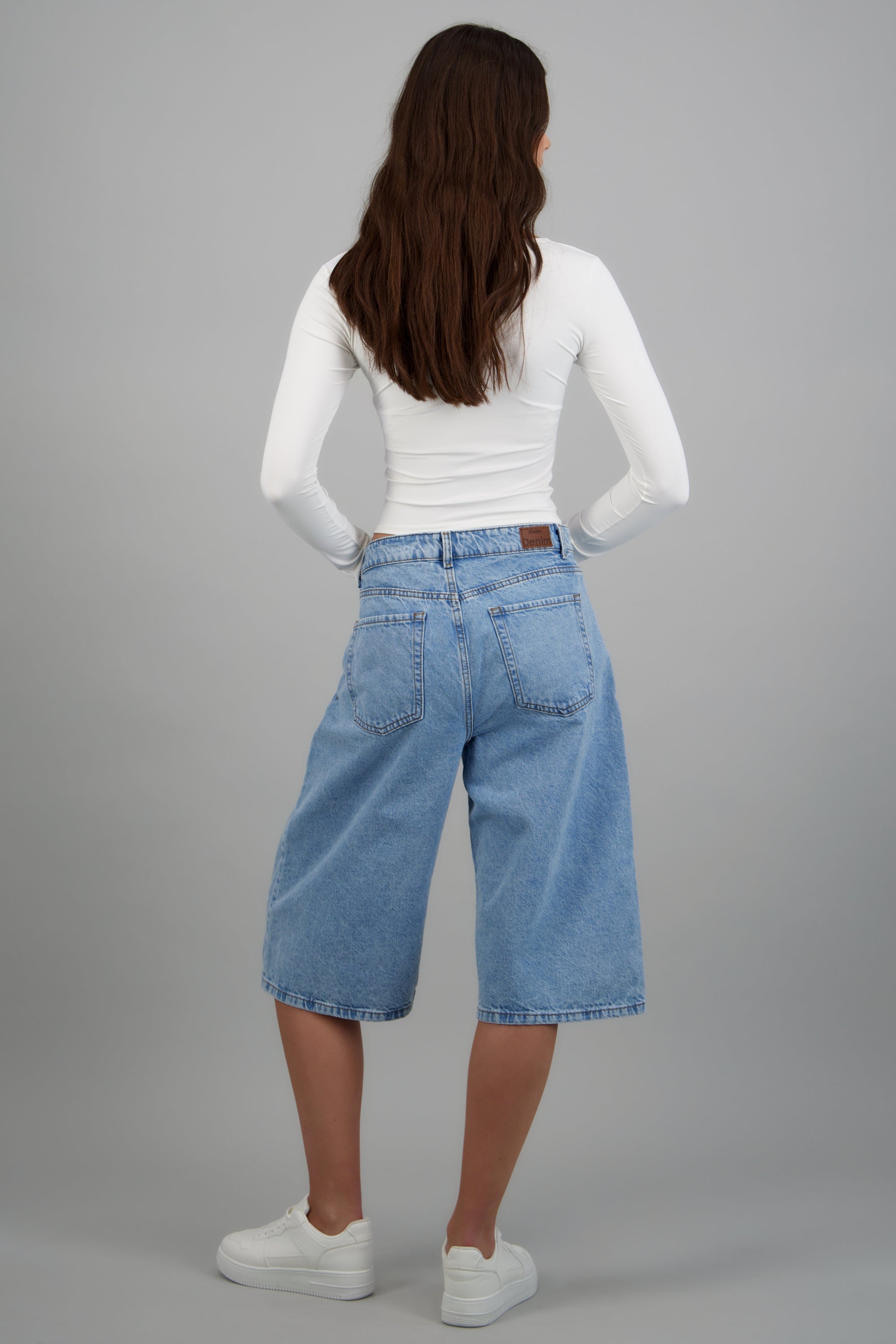 Bermuda denim estrellas bordadas LIGHT WASH