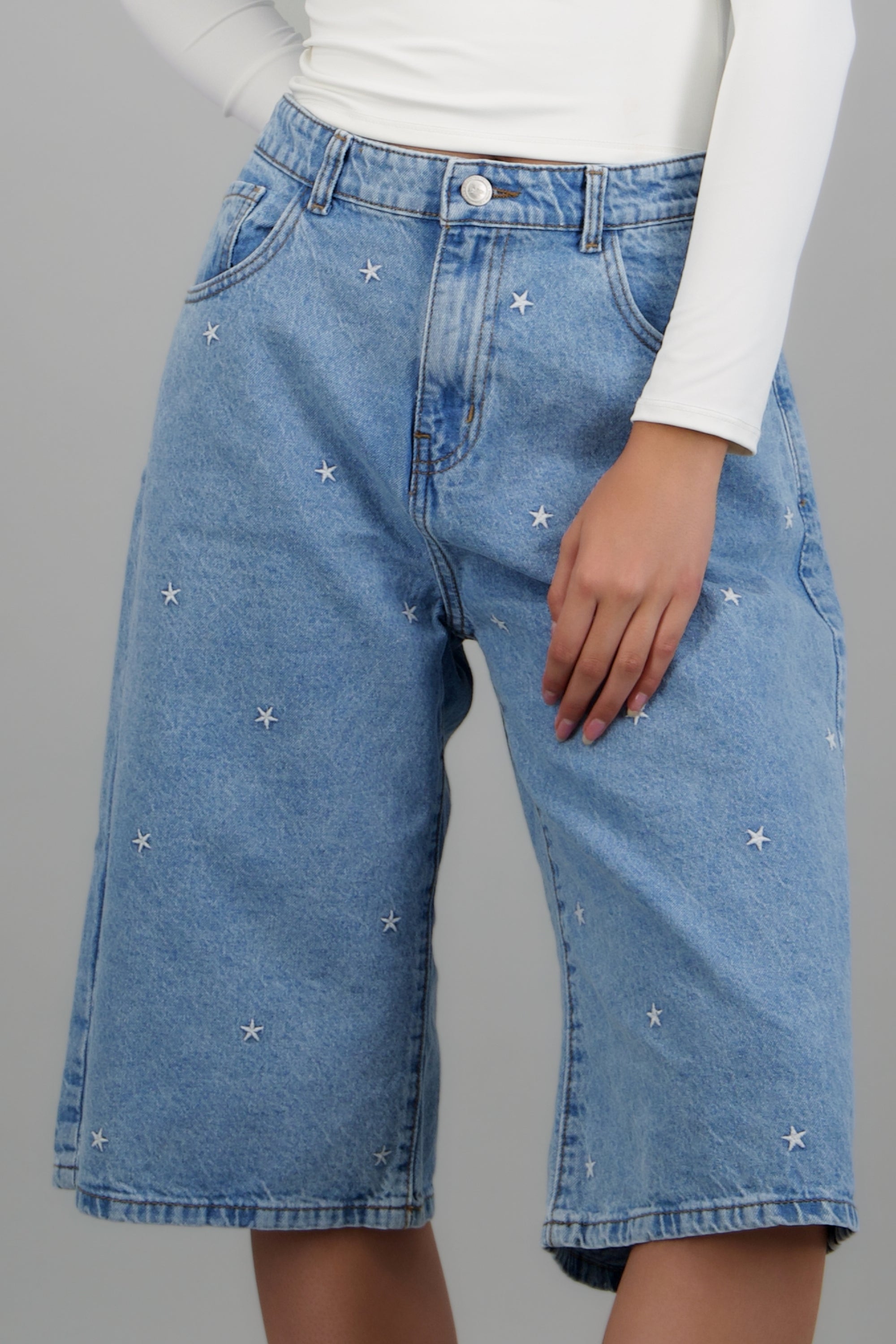 Bermuda denim estrellas bordadas LIGHT WASH