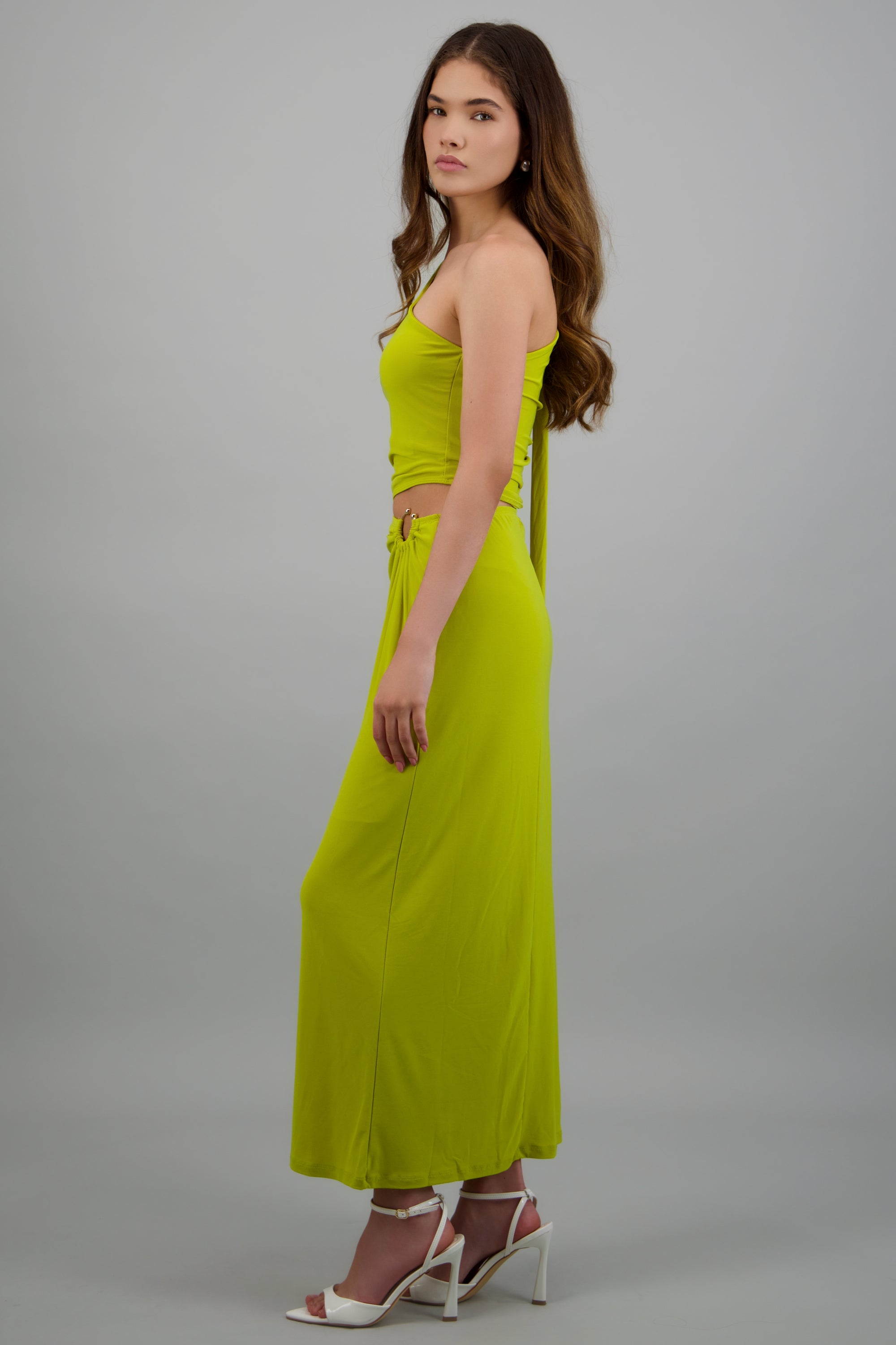 Vestido maxi detalle abertura one shoulder VERDE MANZANA