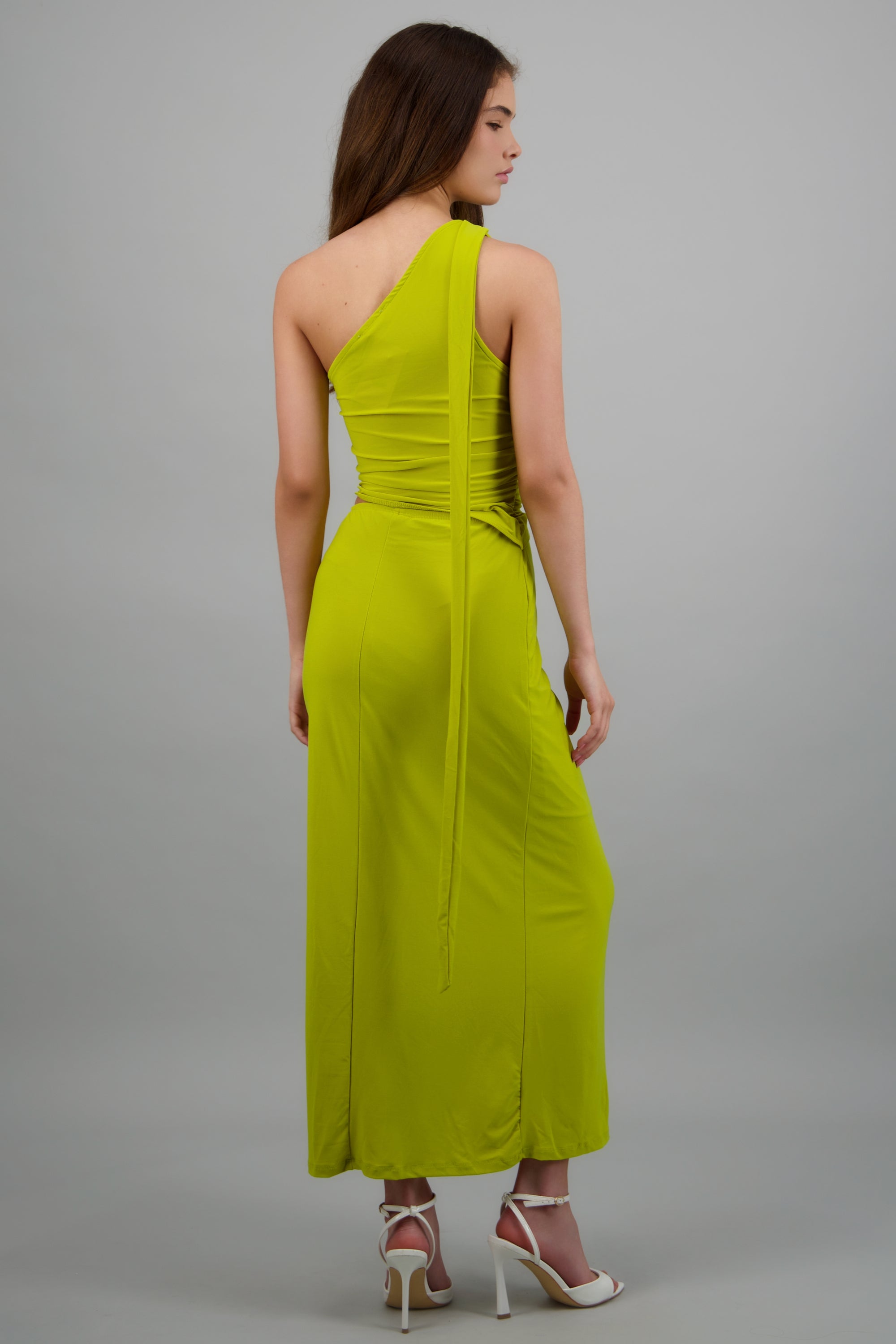 Vestido maxi detalle abertura one shoulder VERDE MANZANA