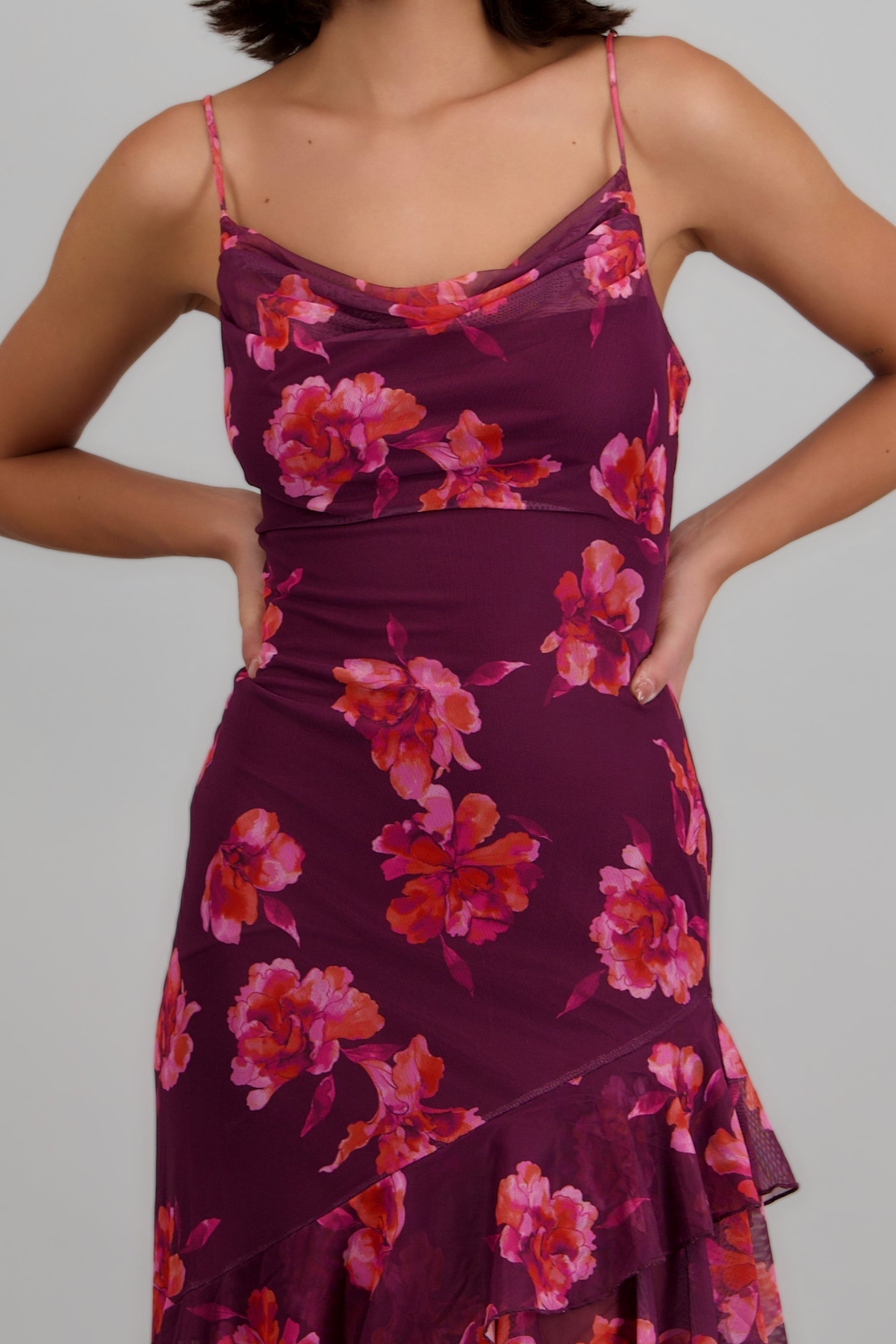 Vestido maxi asimétrico triantes estampado flores VINO COMBO