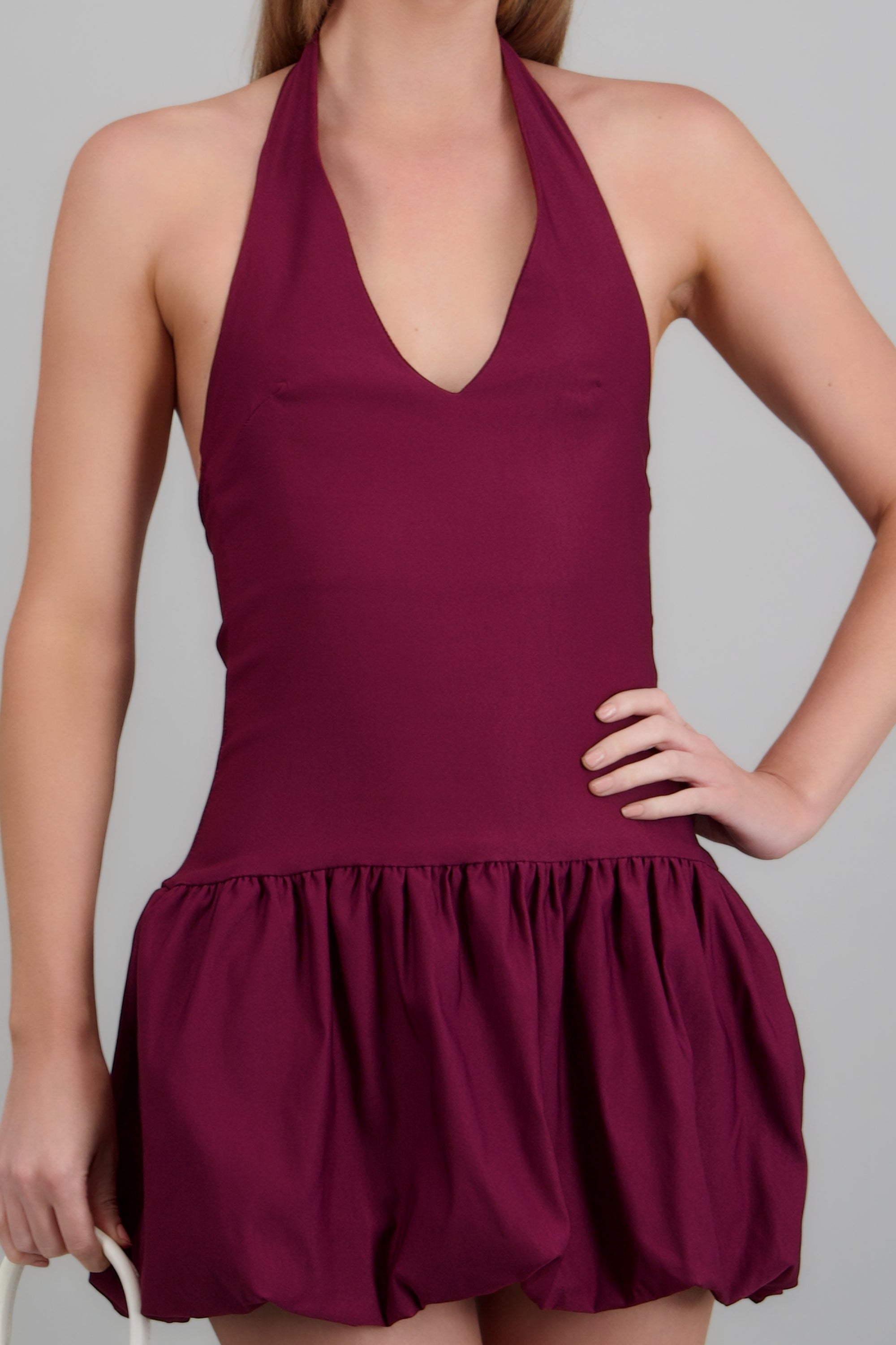 Vestido mini halter detalle globo VINO