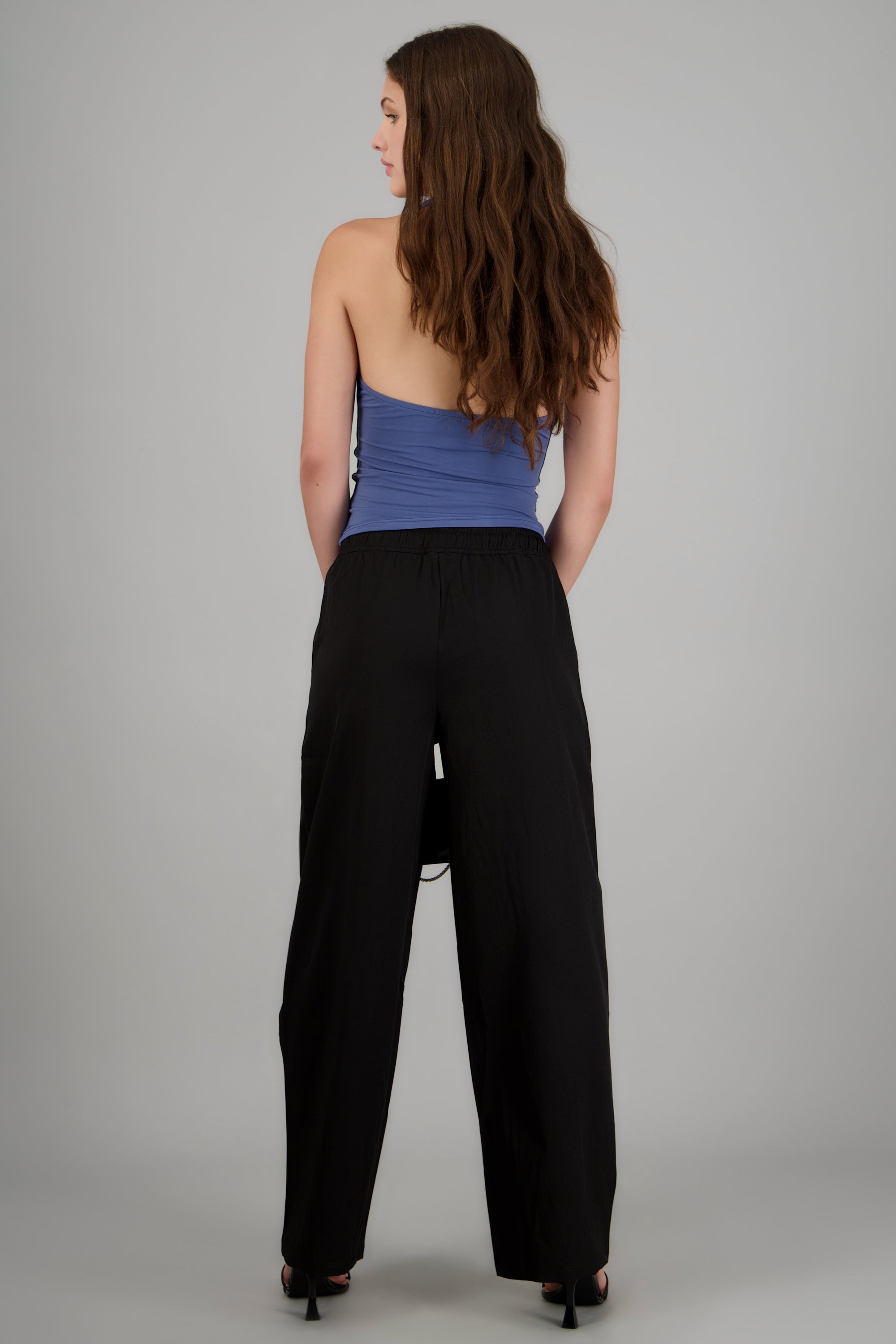 Pantalón con resorte liso NEGRO