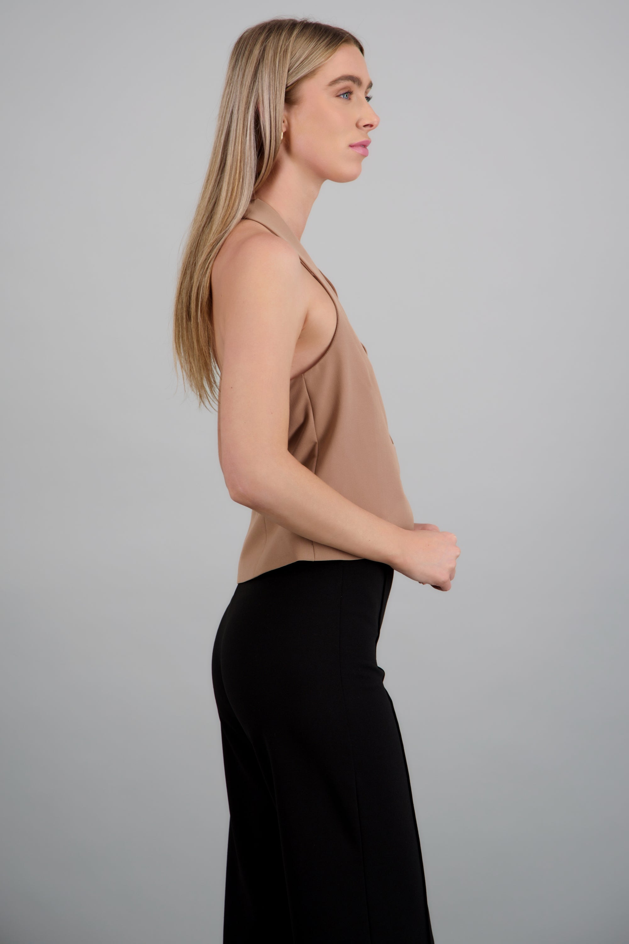 Top halter sin mangas detalle botones ARENA