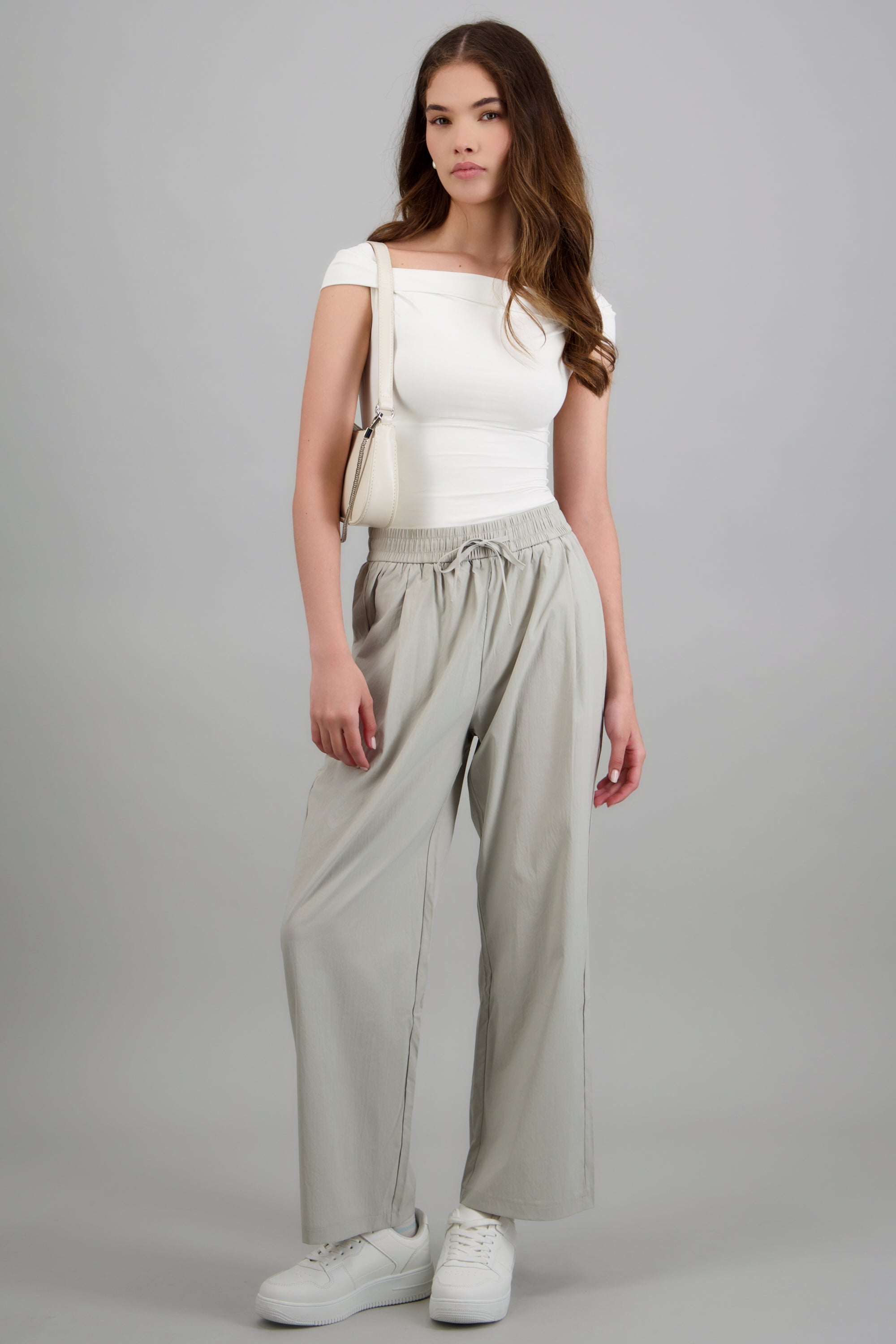 Pantalón liso jareta y bolsas GRIS CLARO