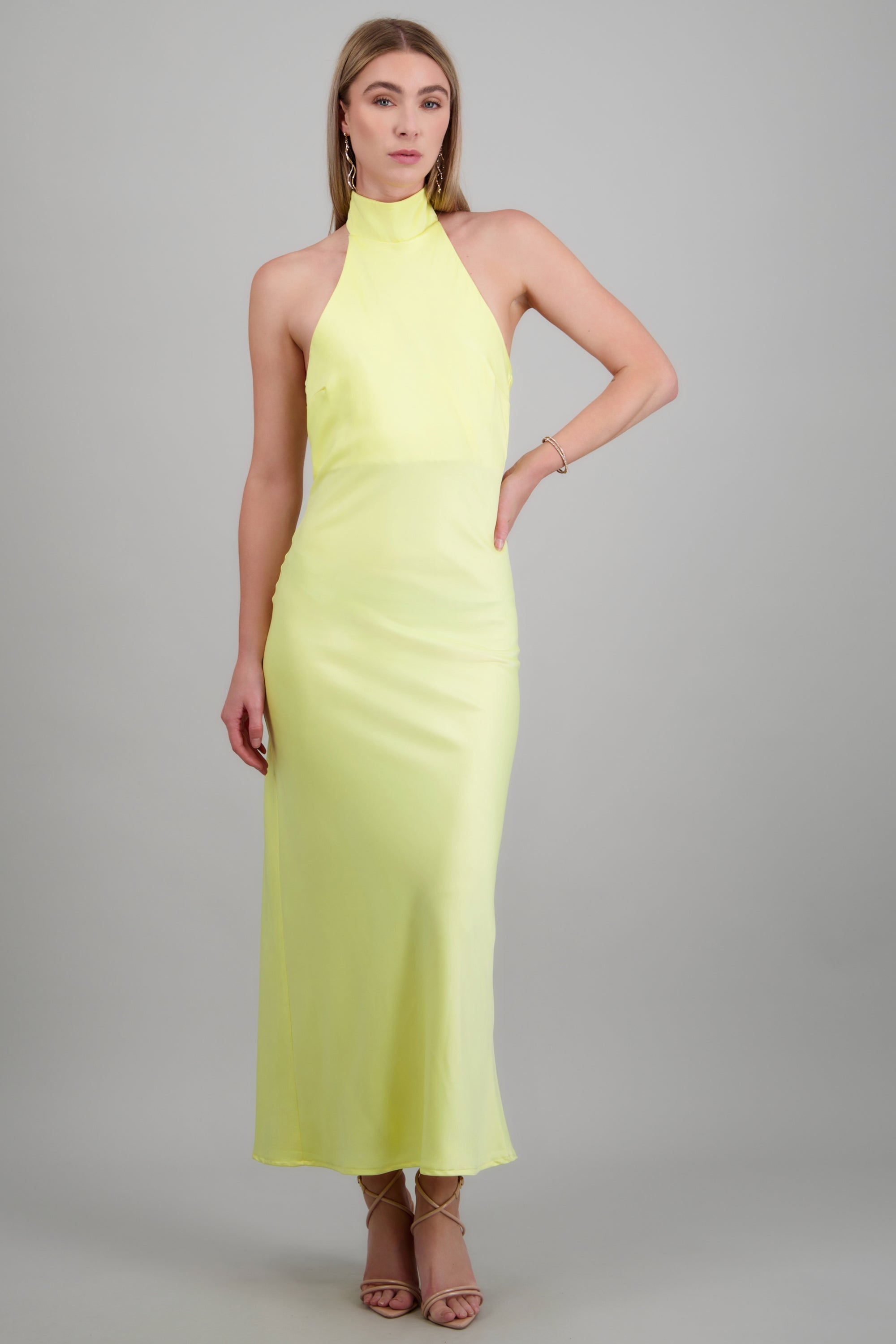 Vestido maxi sin mangas escote halter liso AMARILLO PASTEL