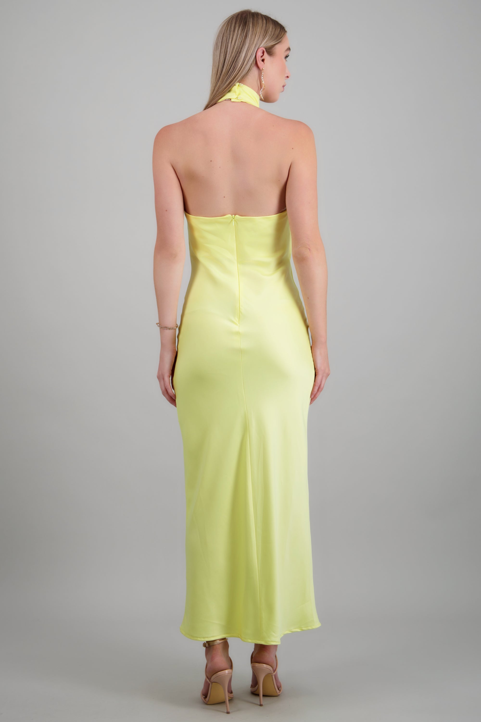 Vestido maxi sin mangas escote halter liso AMARILLO PASTEL