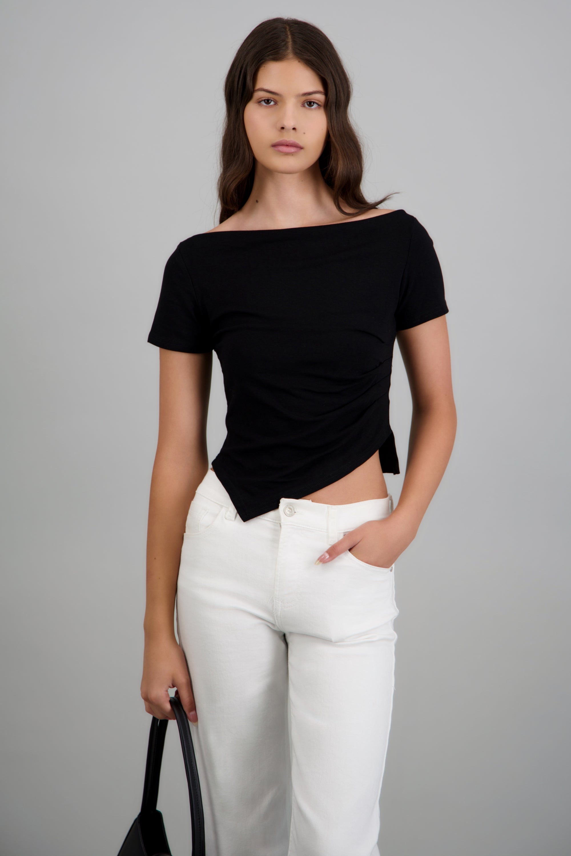 Top asimetrico manga corta NEGRO
