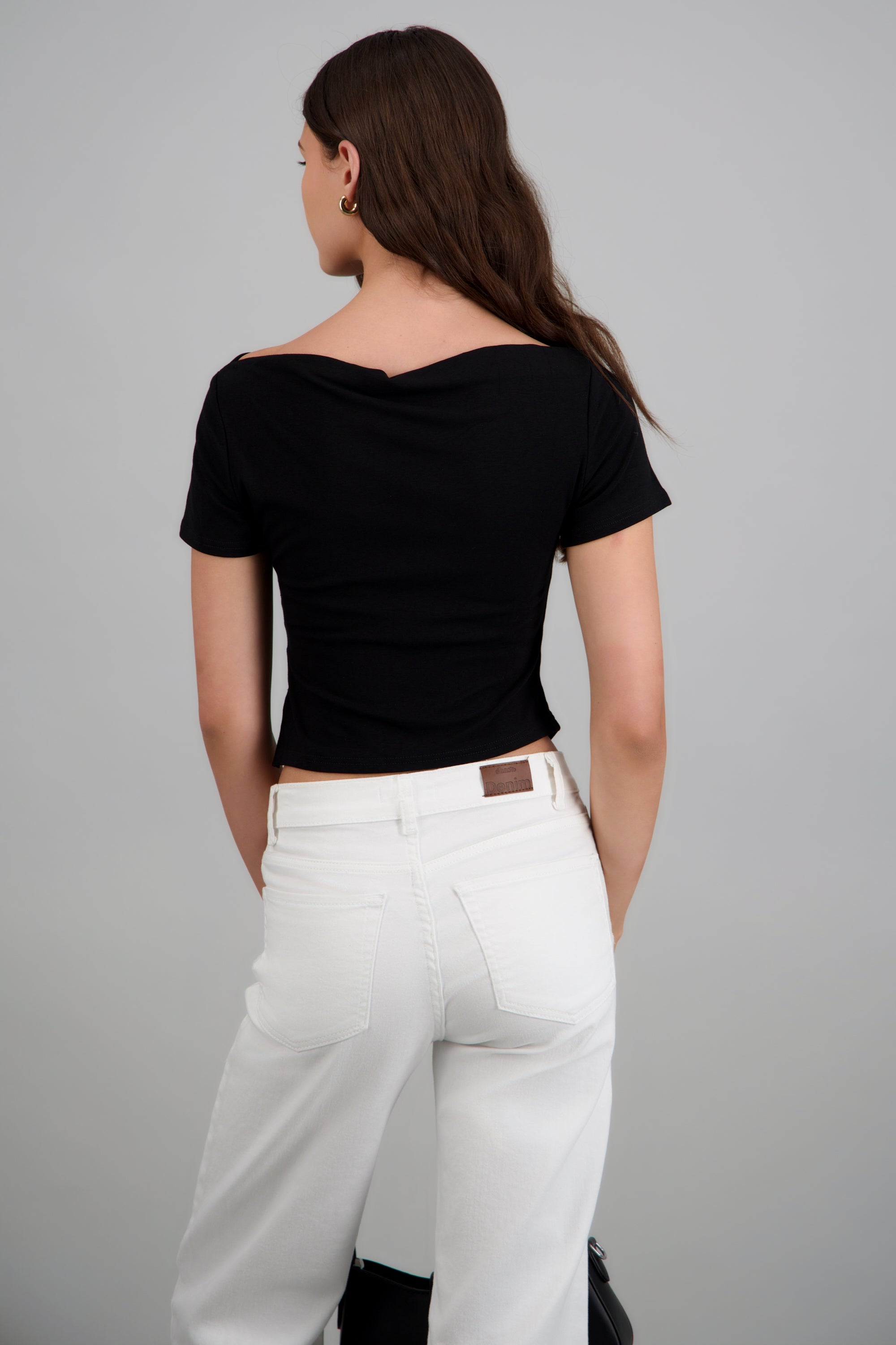 Top asimetrico manga corta NEGRO