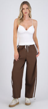 Pantalones pretina contraste con rayas al costado