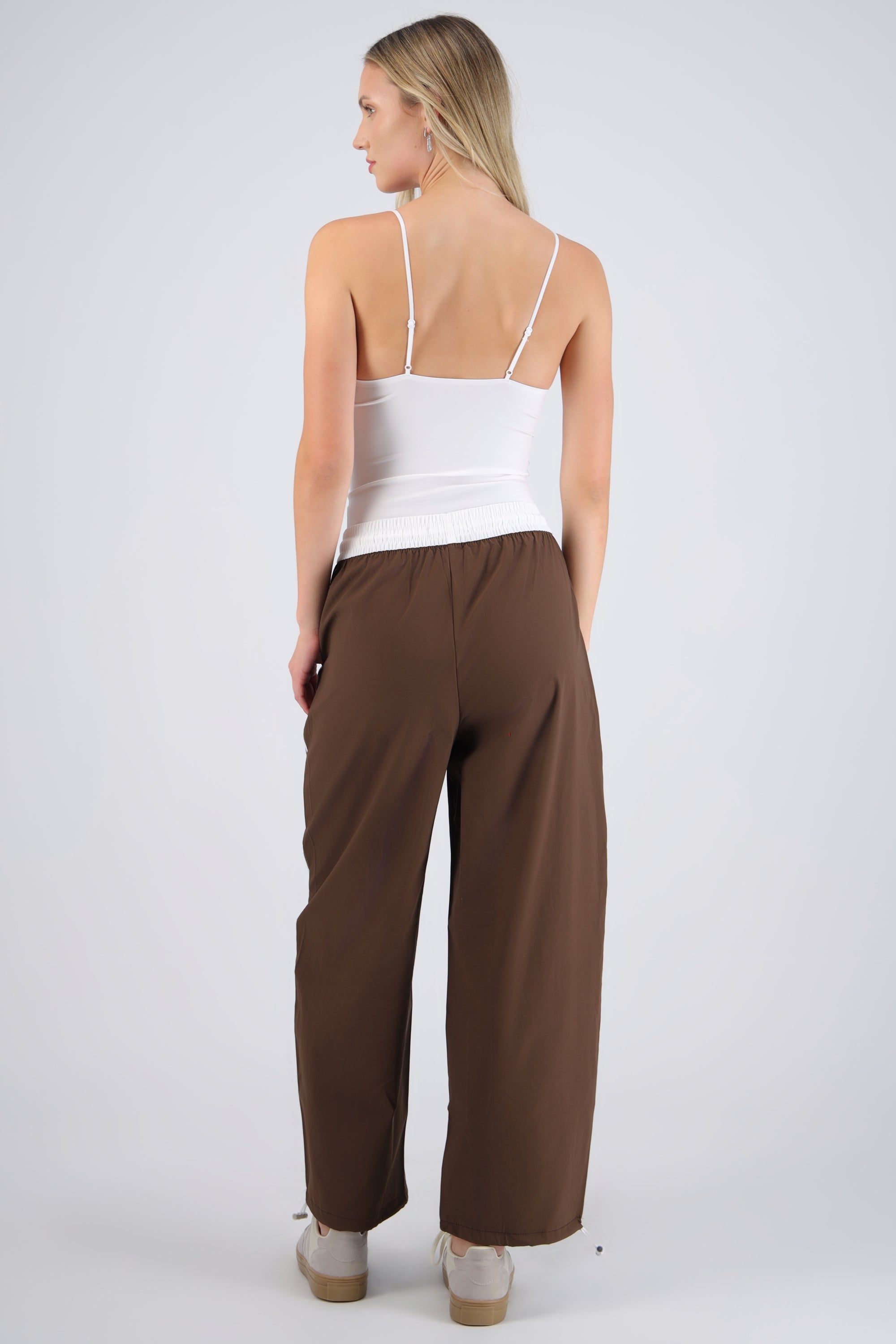 Pantalones pretina contraste con rayas al costado