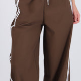 Pantalones pretina contraste con rayas al costado