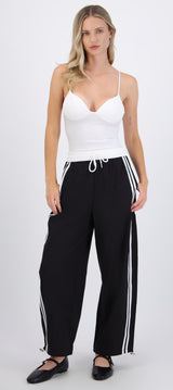 Pantalones pretina contraste con rayas al costado