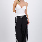 Pantalones pretina contraste con rayas al costado