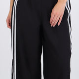 Pantalones pretina contraste con rayas al costado