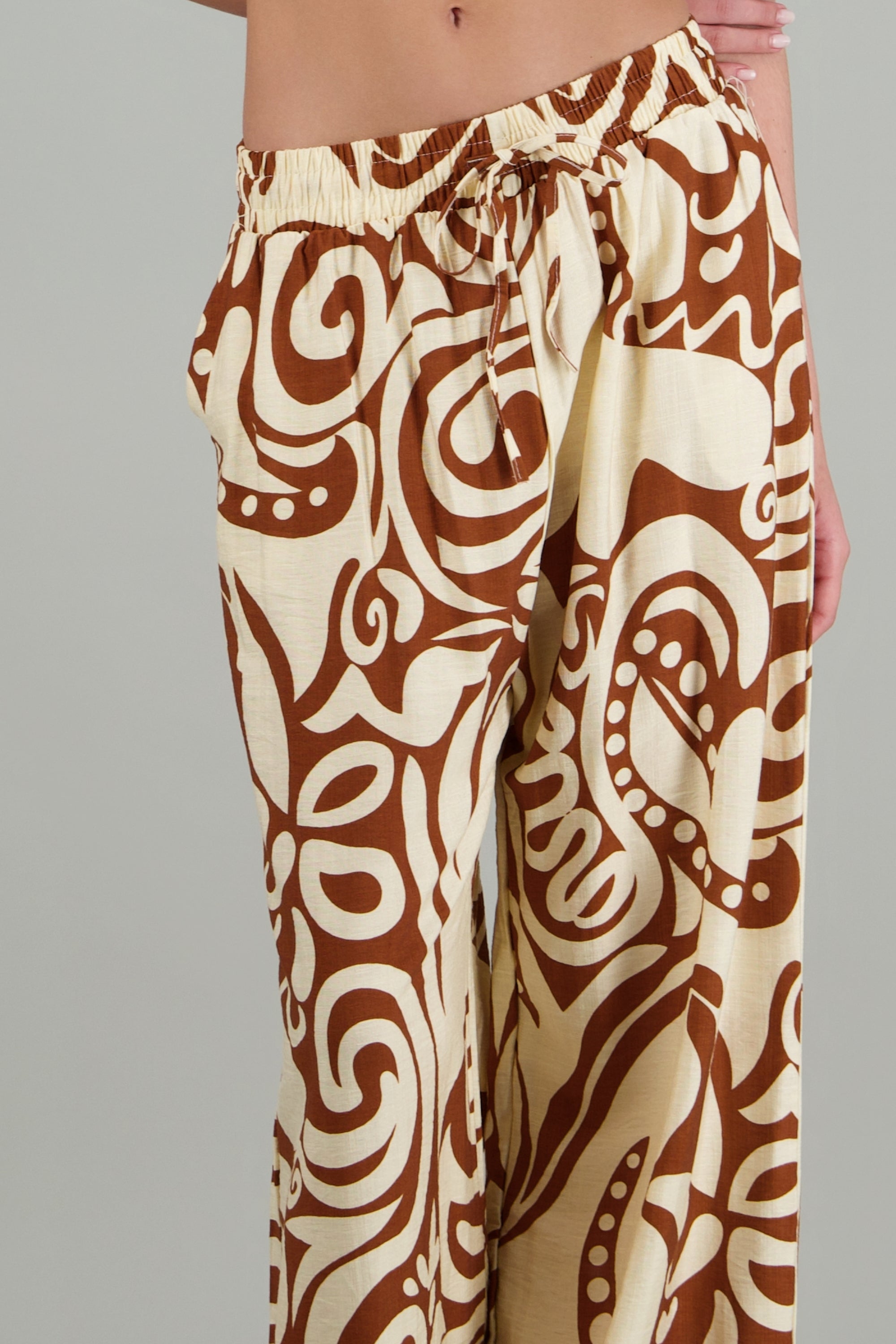Pantalones ligeros estampados HUESO COMBO