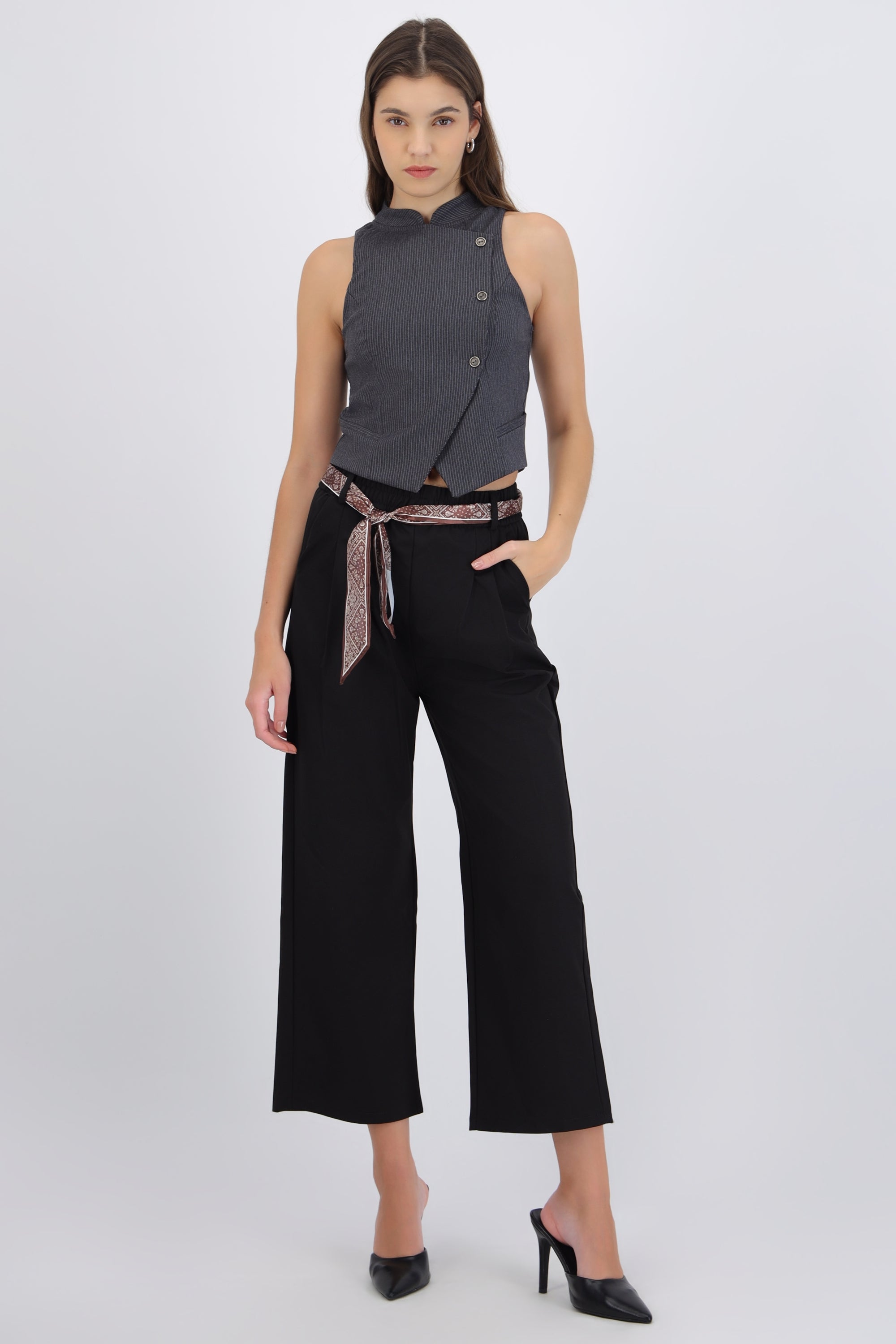 Pantalones con máscada