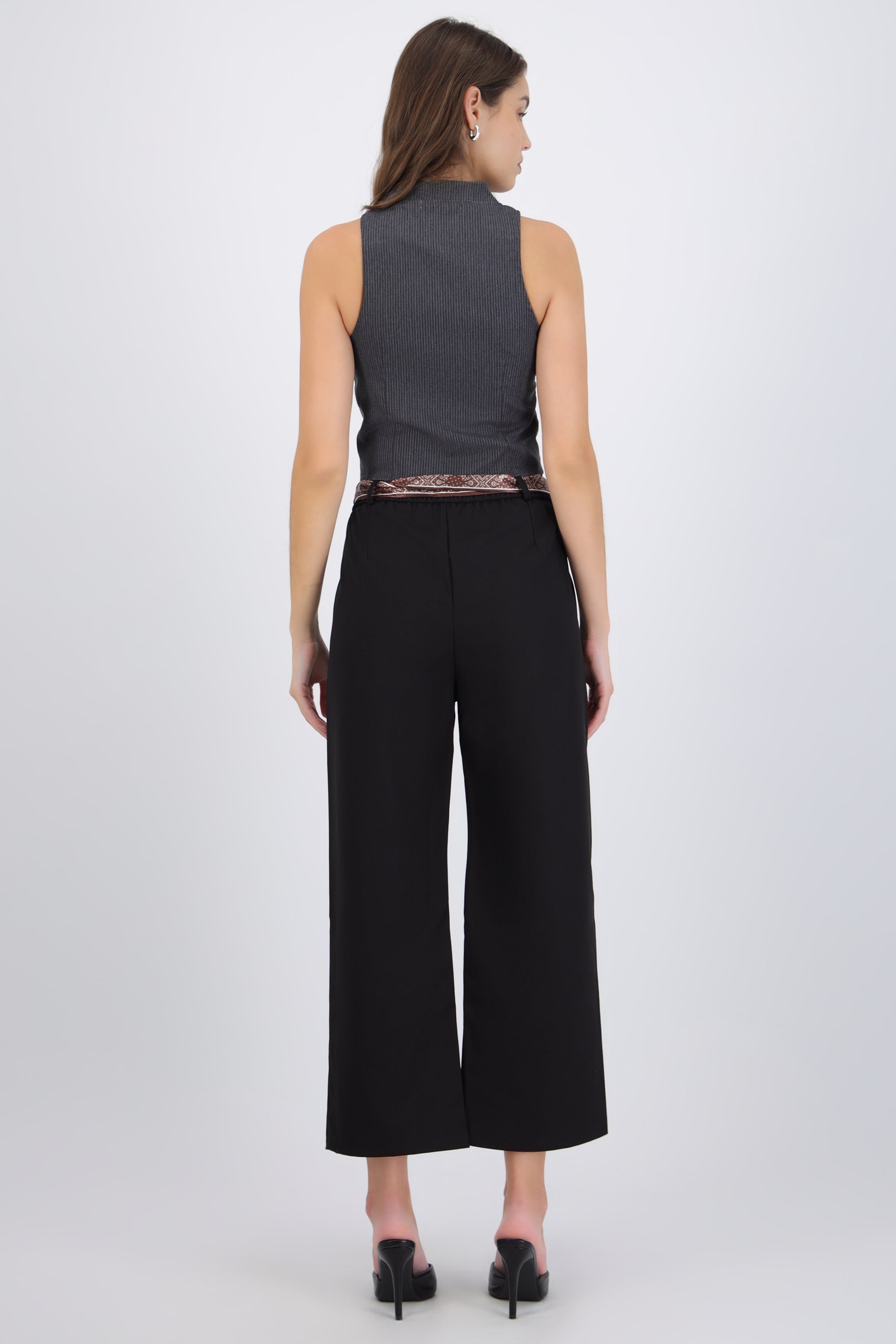 Pantalones con máscada