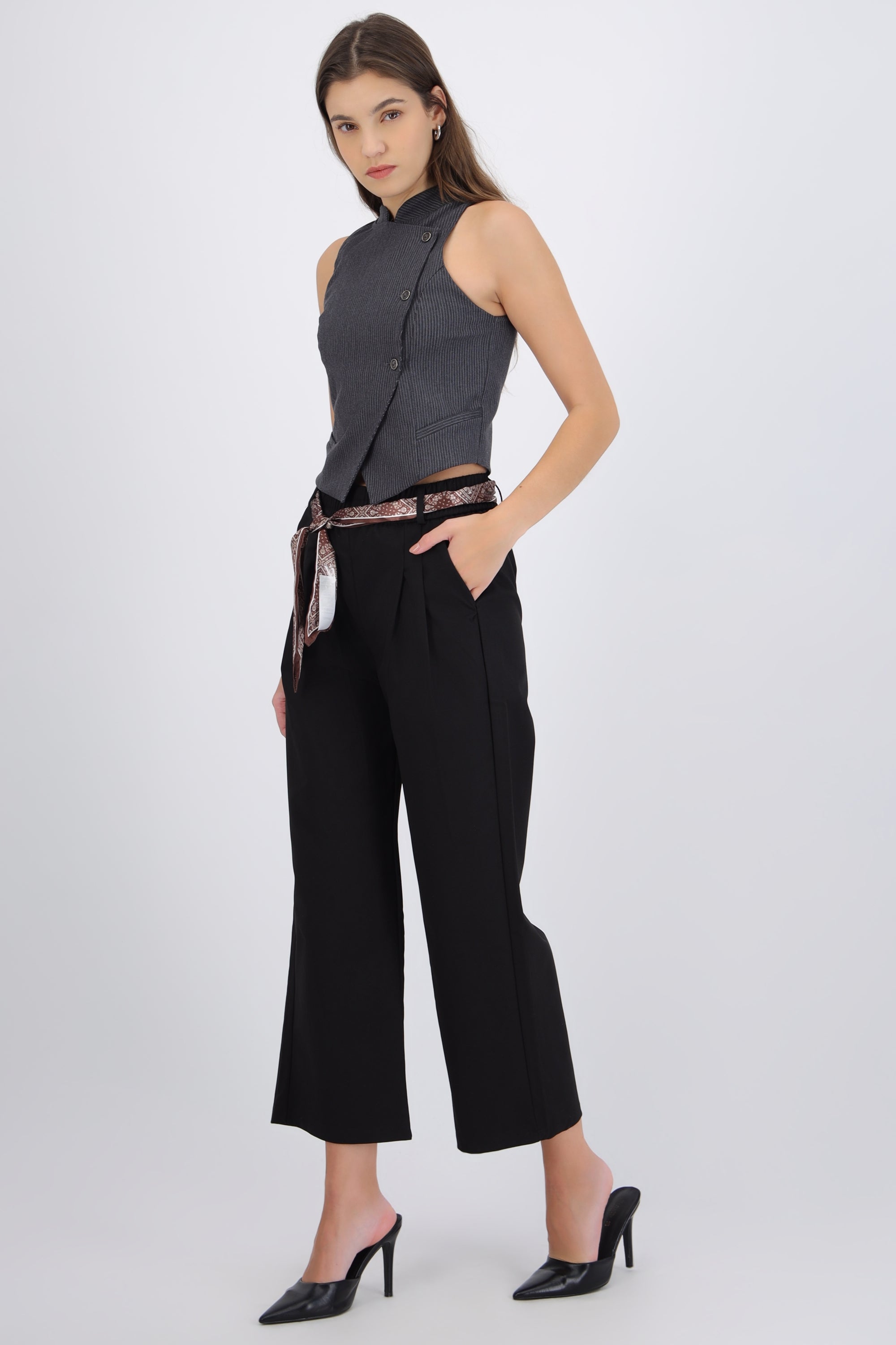Pantalones con máscada