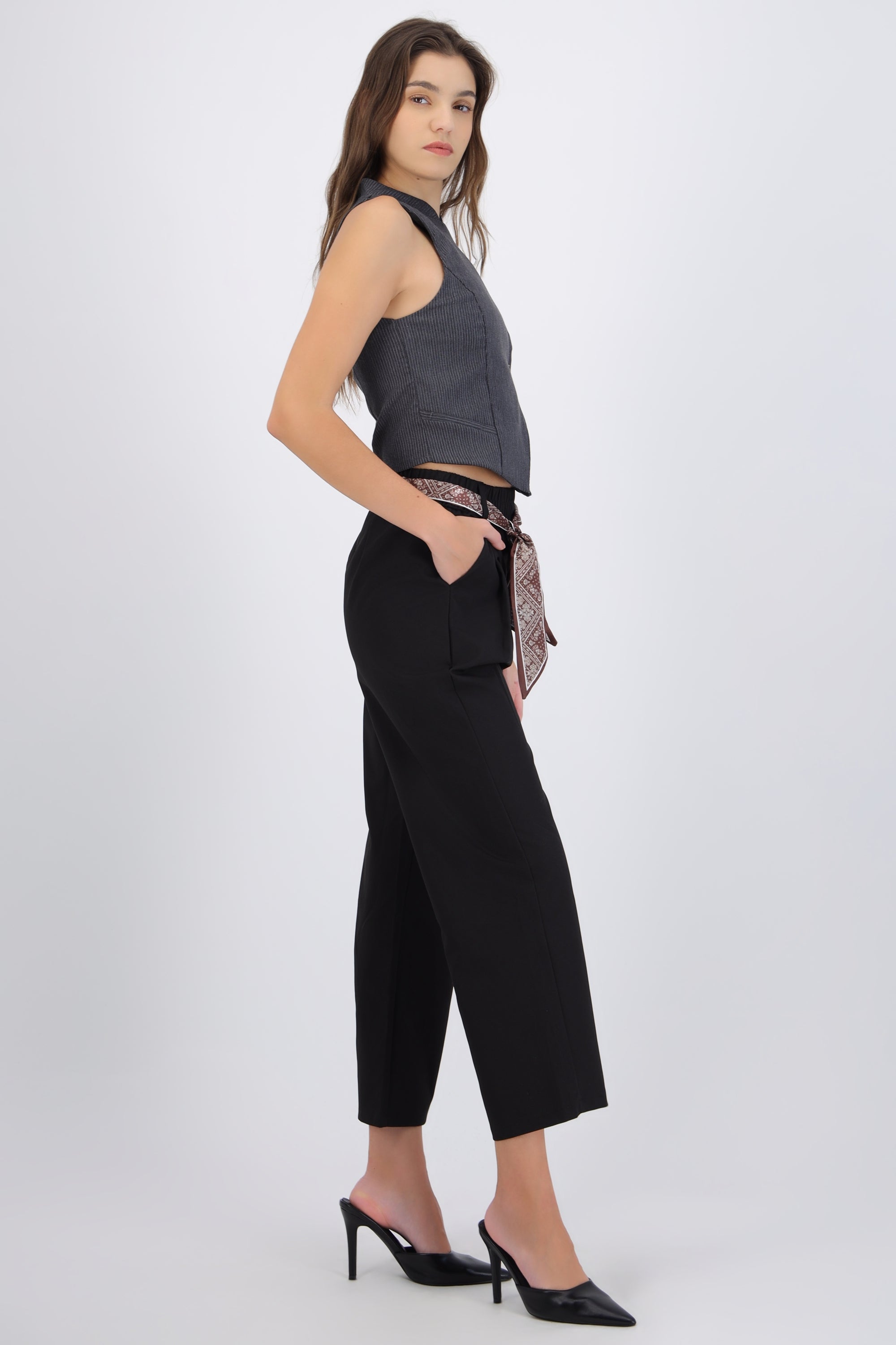 Pantalones con máscada