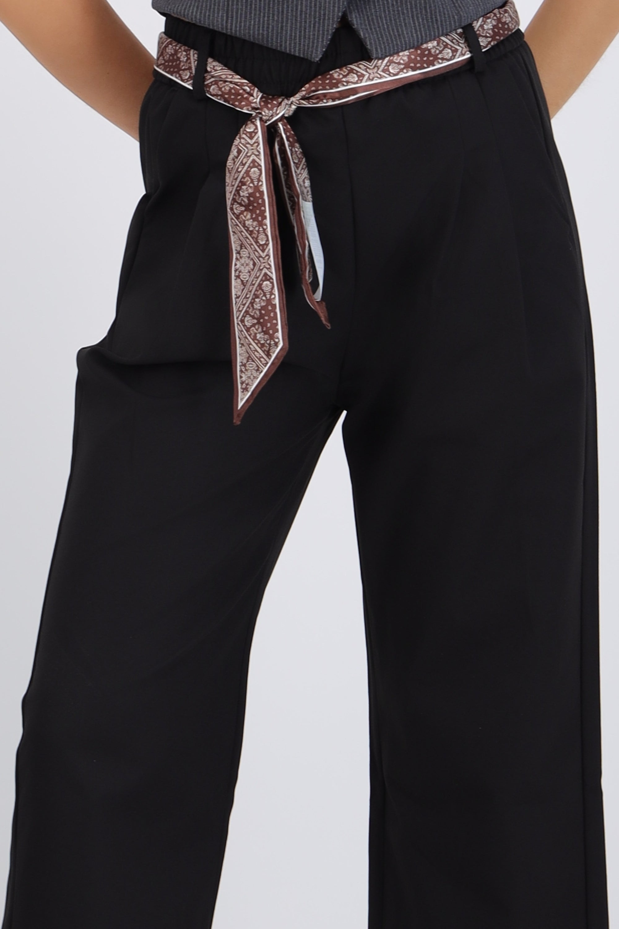Pantalones con máscada