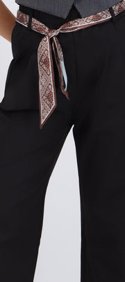 Pantalones con máscada