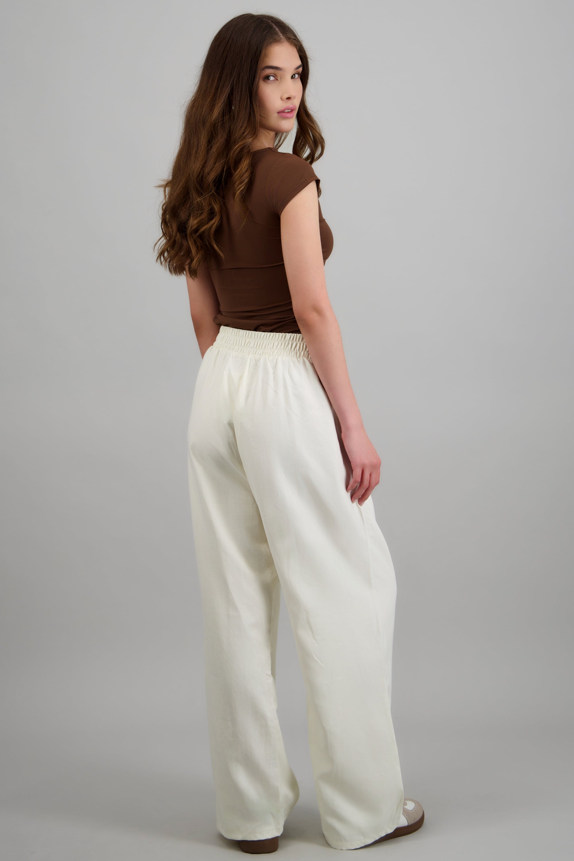 Pantalones tela textura HUESO