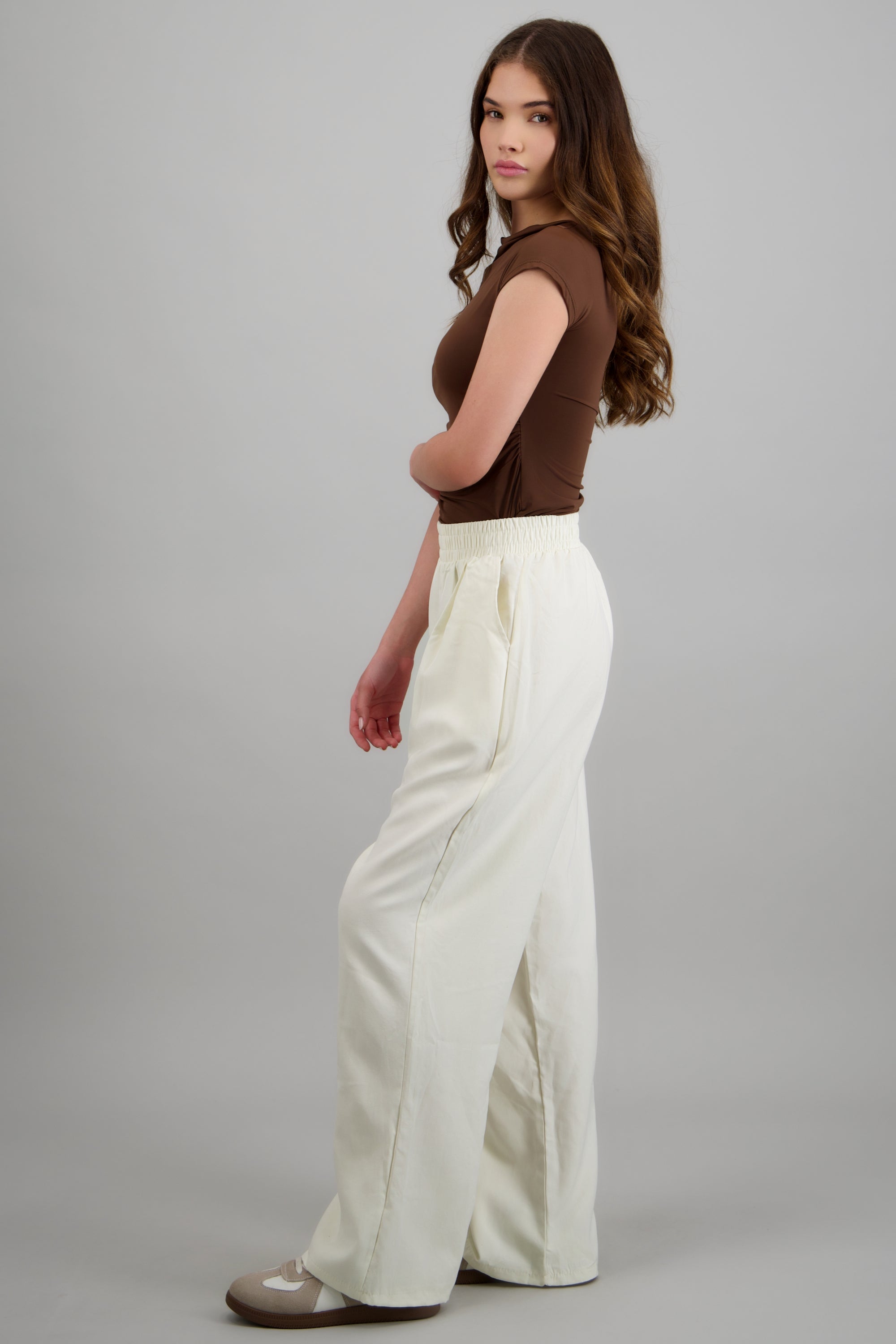 Pantalones tela textura HUESO