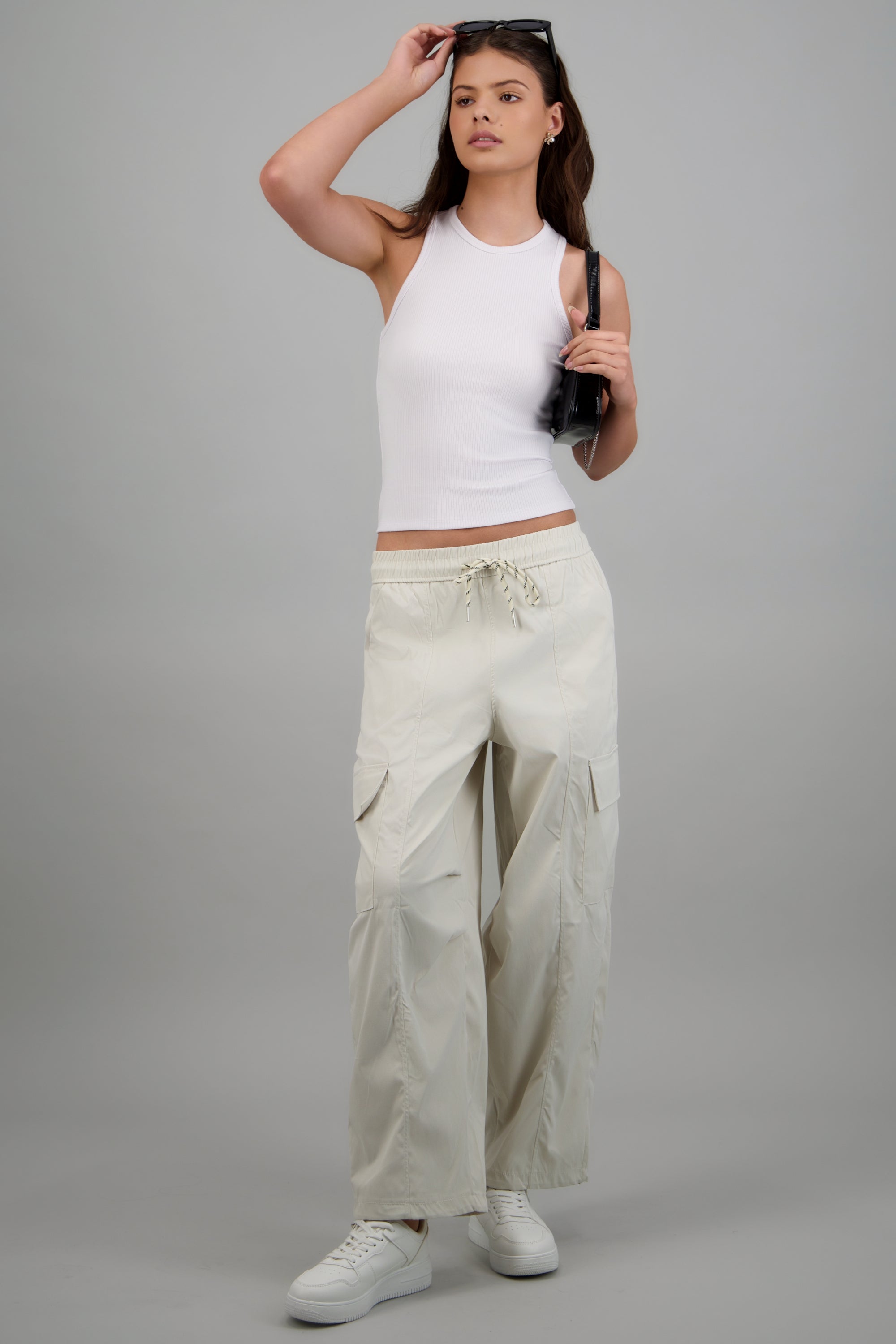 Pantalomes bolsas cargo GREIGE